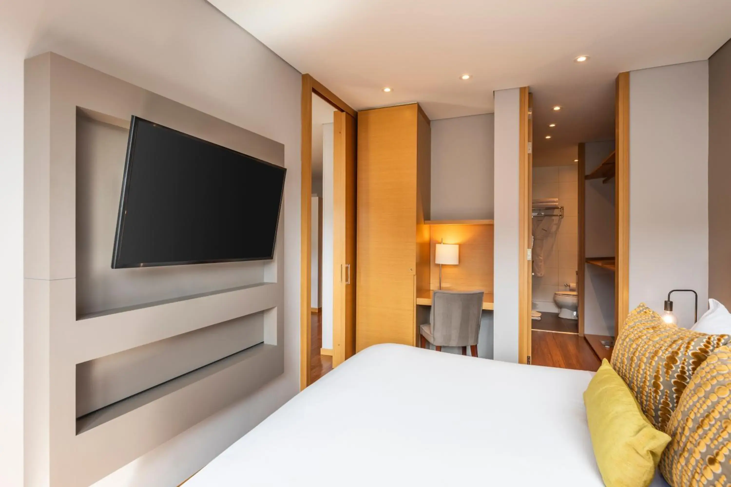 Bed in Hotel 93 Luxury Suites by Preferred Bed in Hotel 93 Luxury Suites by Preferred