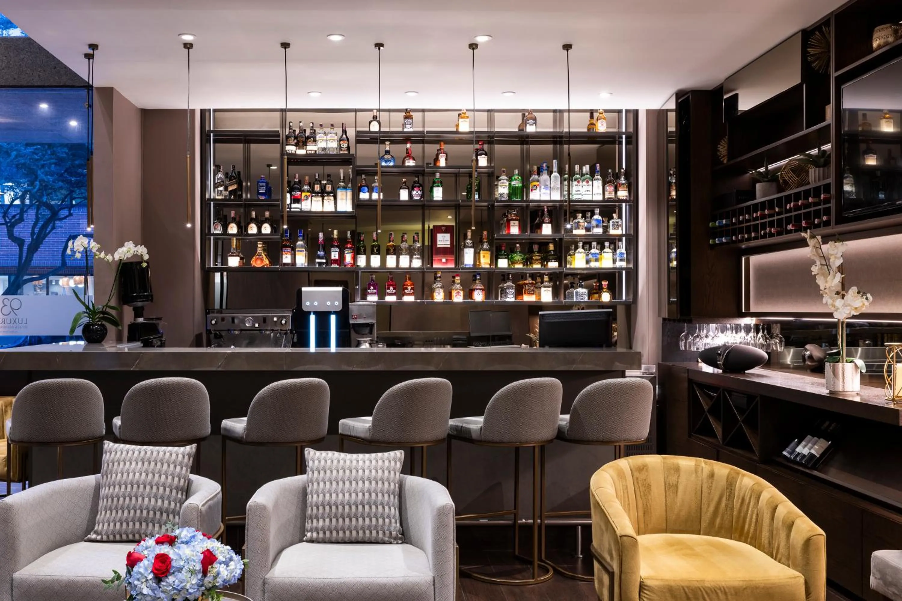 Lounge or bar in Hotel 93 Luxury Suites by Preferred