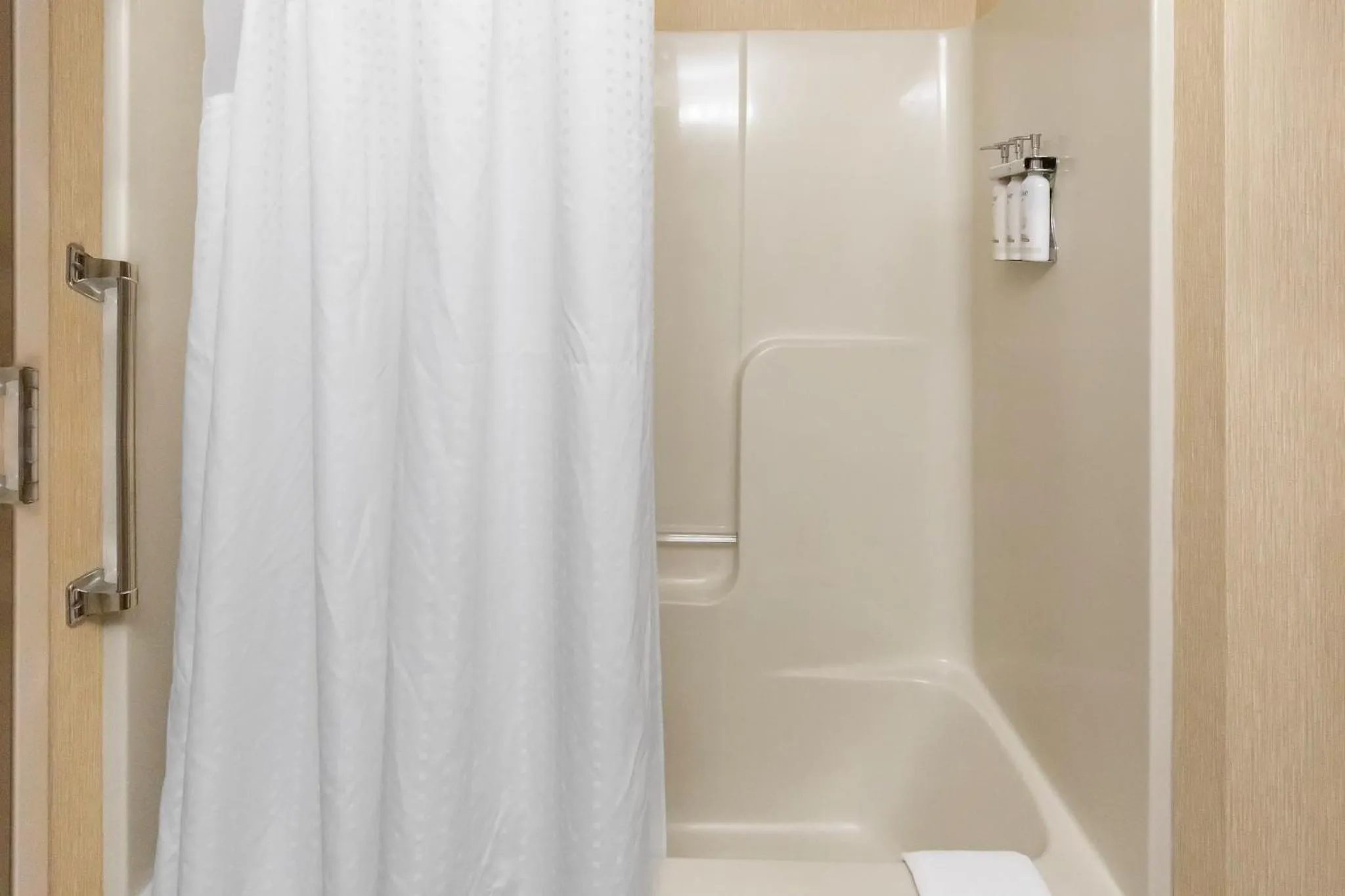 Photo of the whole room in Holiday Inn Express - Ludlow - Chicopee Area by IHG