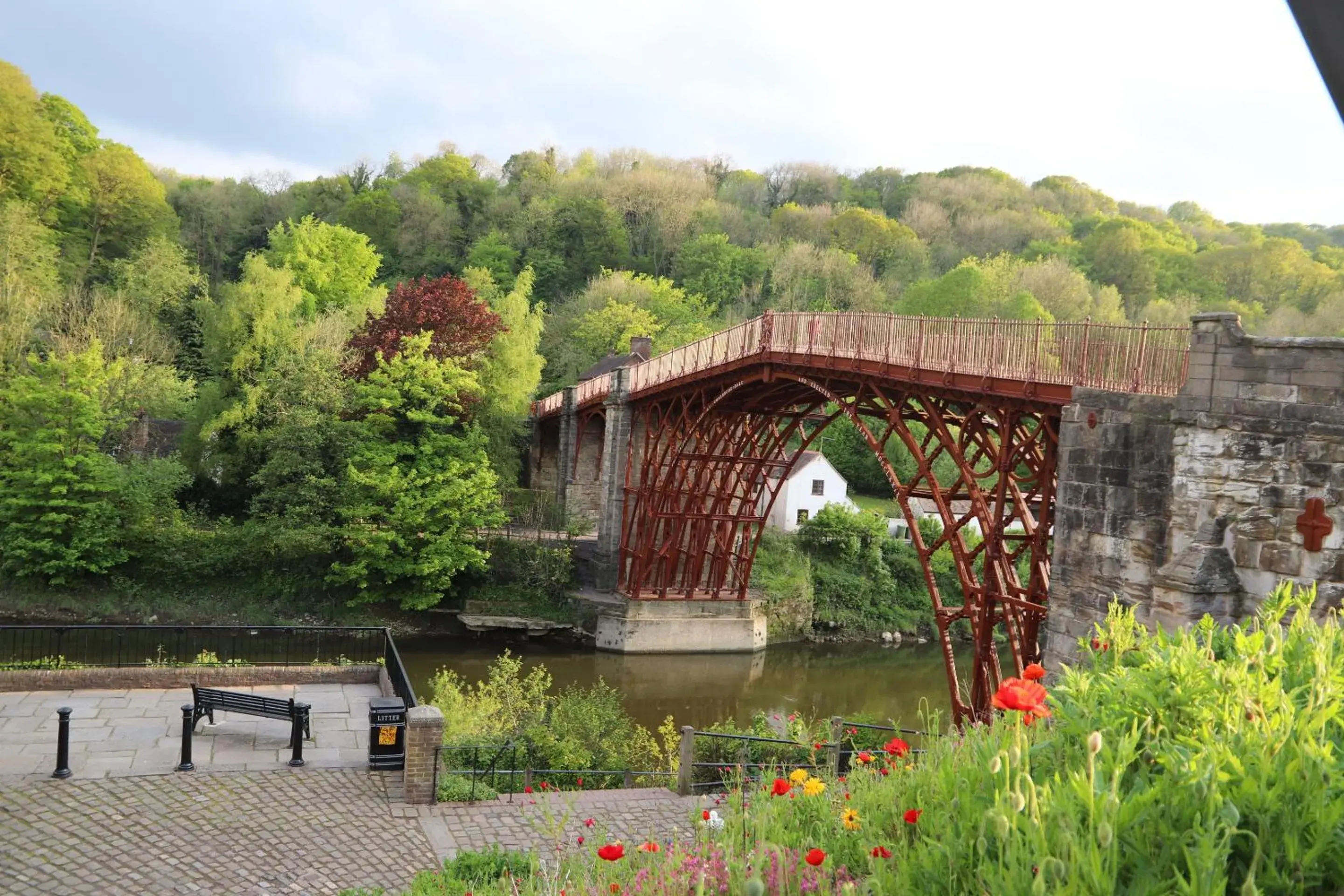 Property building in Bridgeside Rooms Property building in Bridgeside Rooms