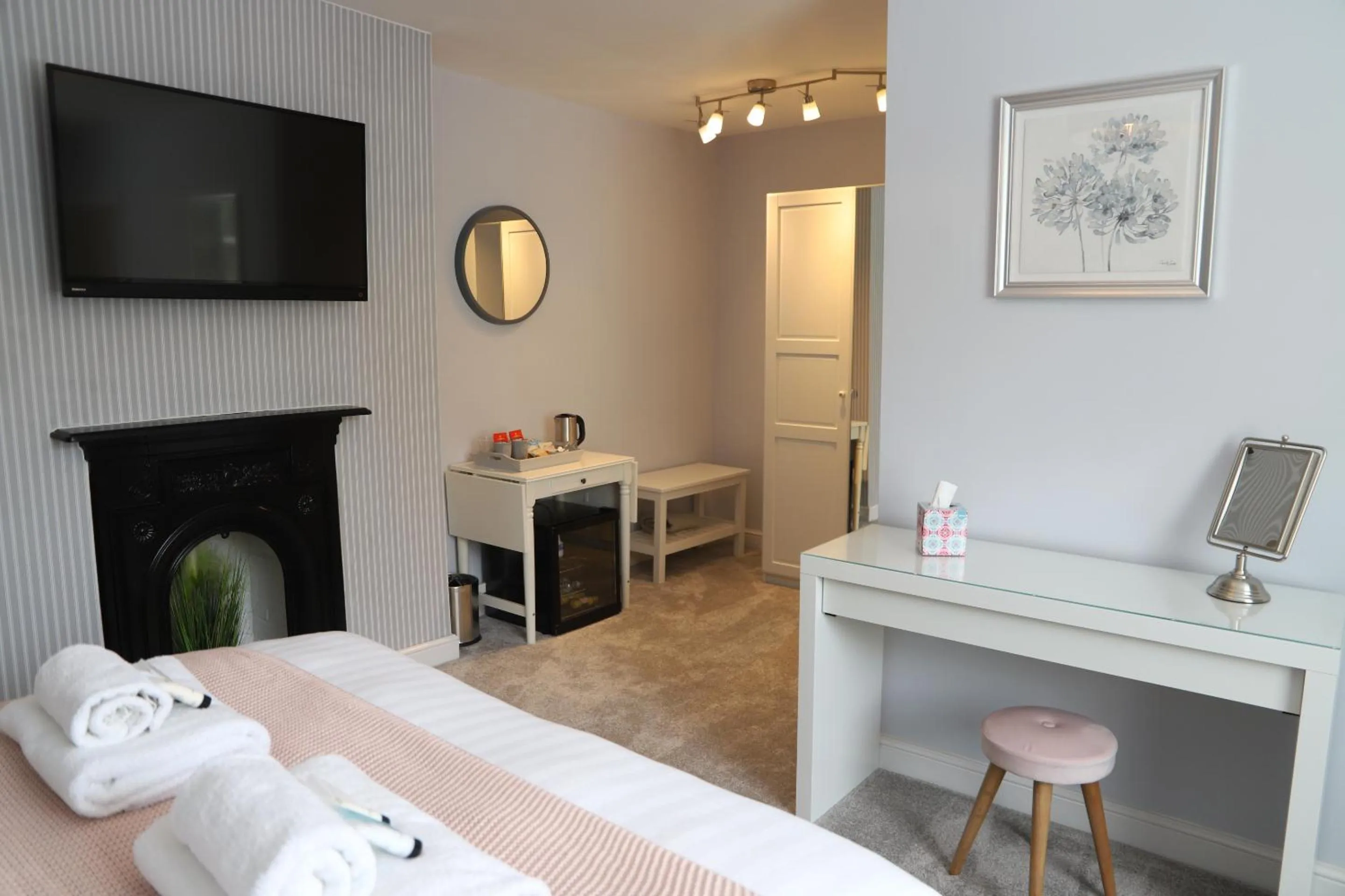 Bedroom, Bed in Bridgeside Rooms