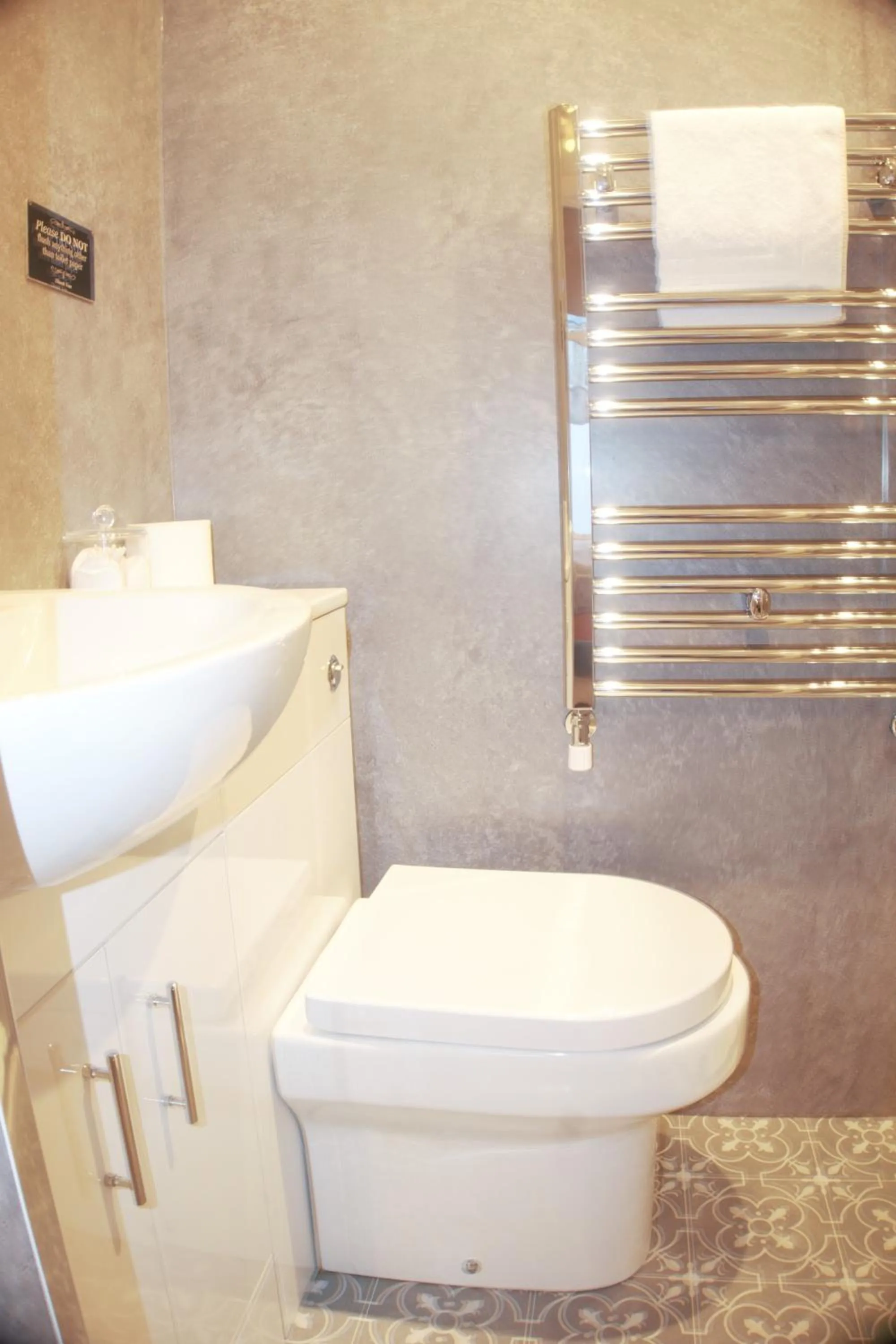 Toilet in Barns Serviced Accommodation