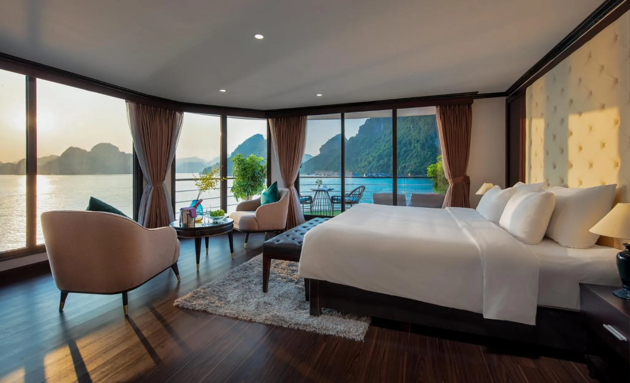 Bed in Mon Cheri Cruises