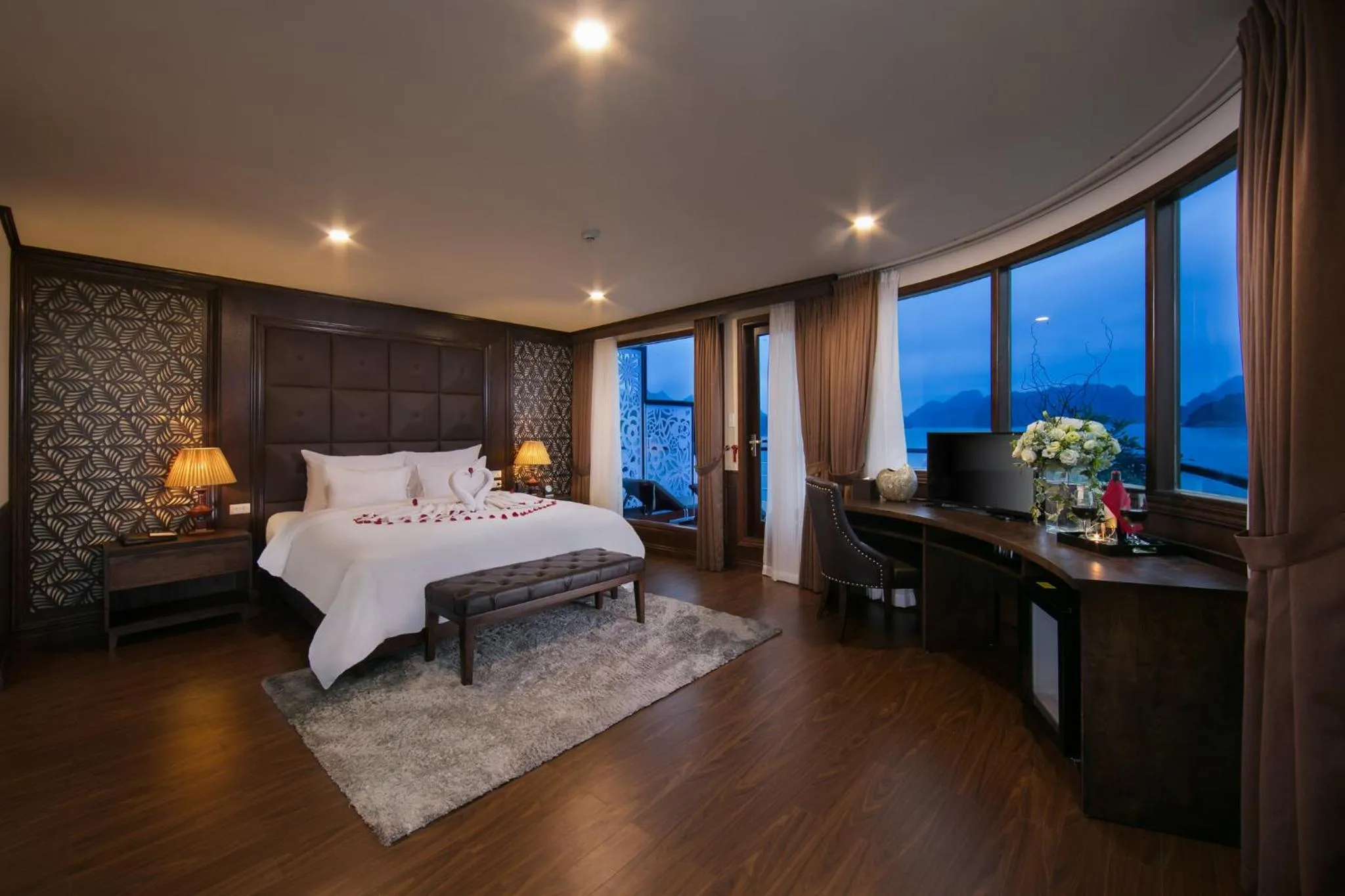 Bed in Mon Cheri Cruises