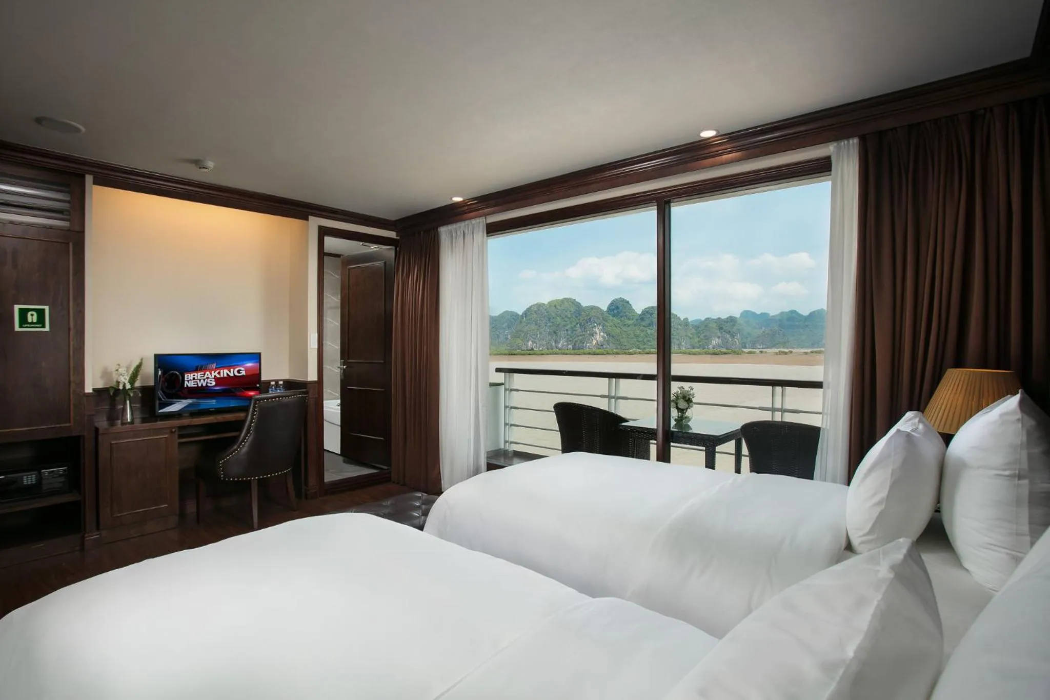 Bed in Mon Cheri Cruises