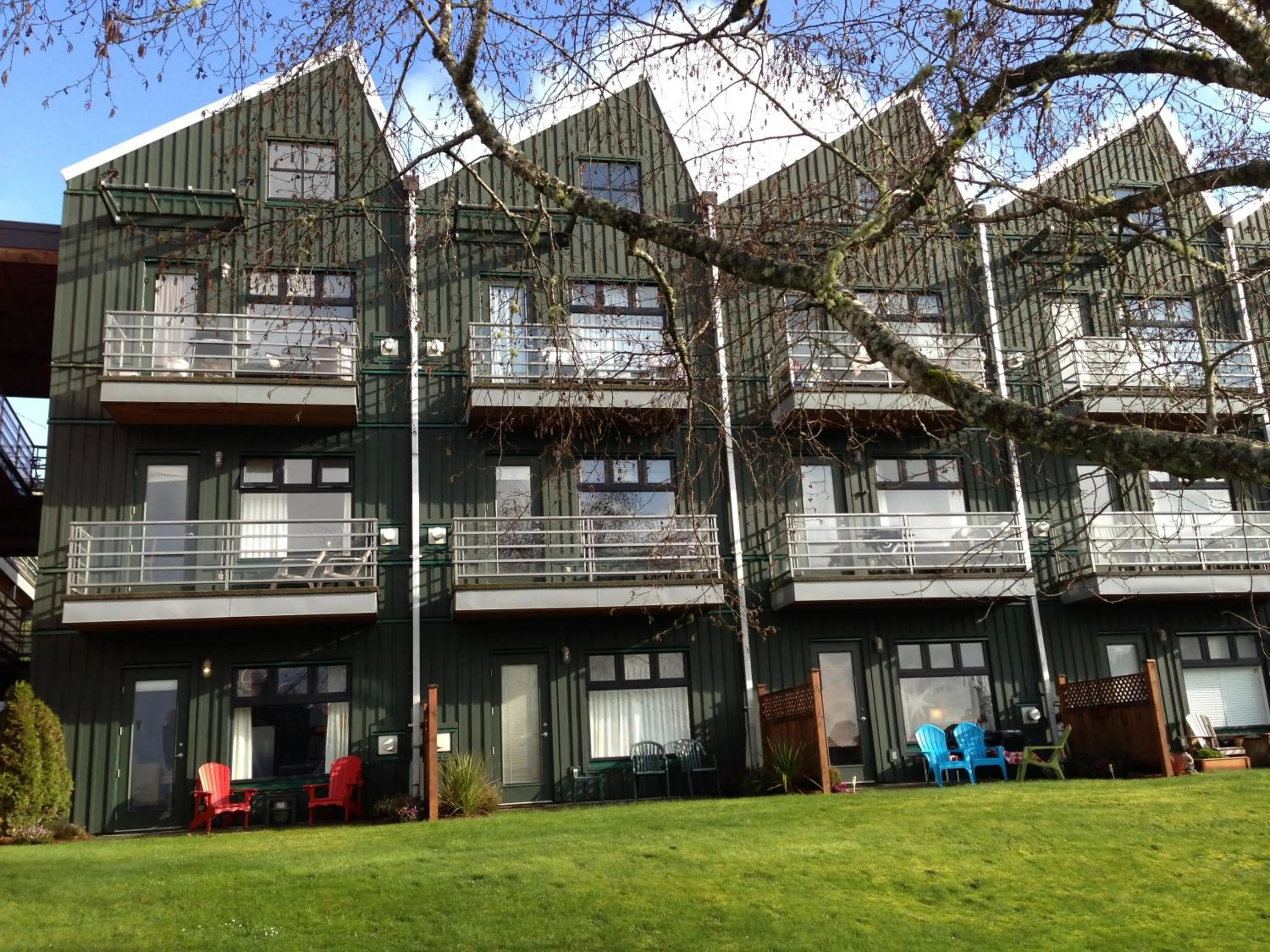 Facade/entrance in Island Village Properties at Fred Tibbs