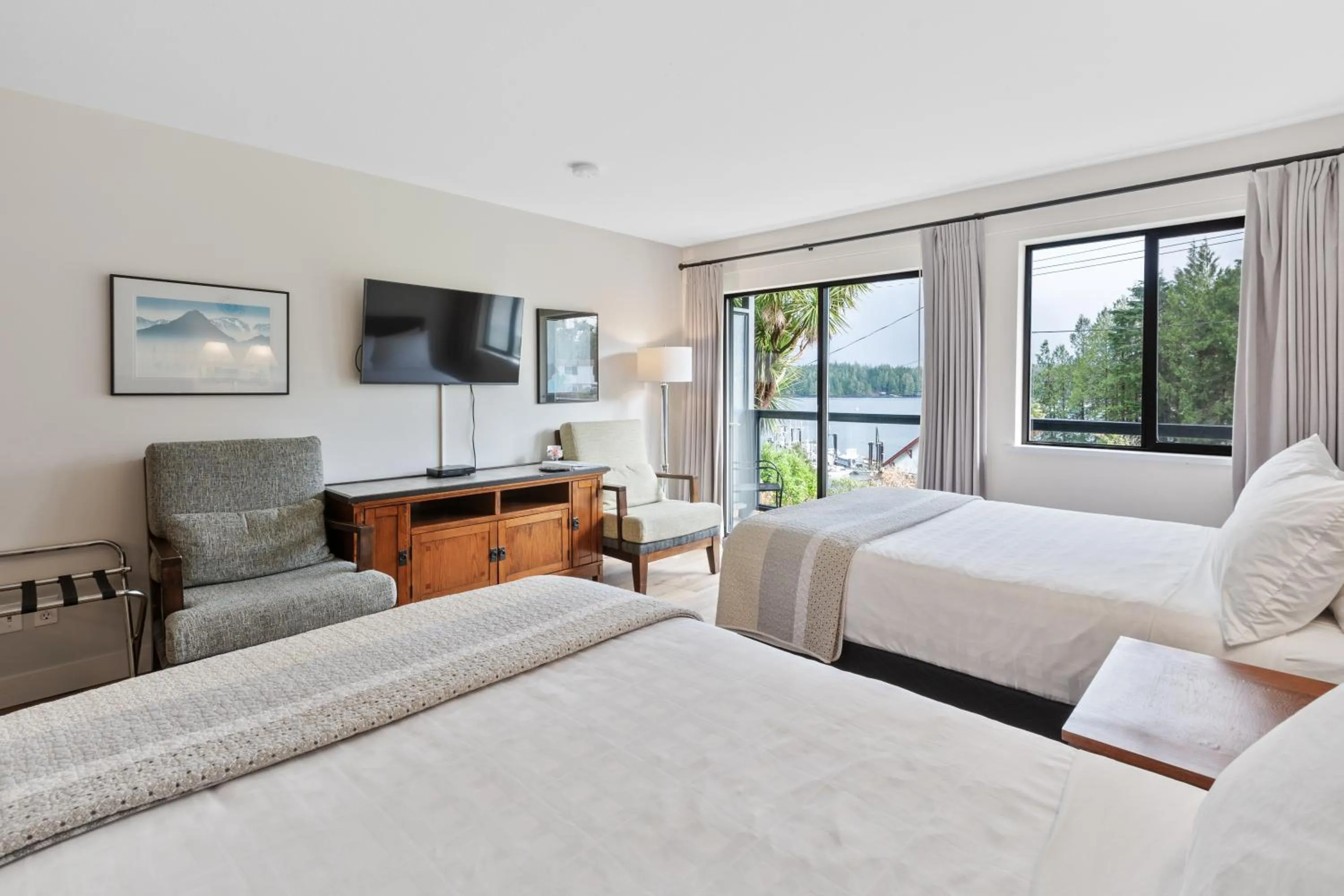 Bed in Tofino Motel Harbourview