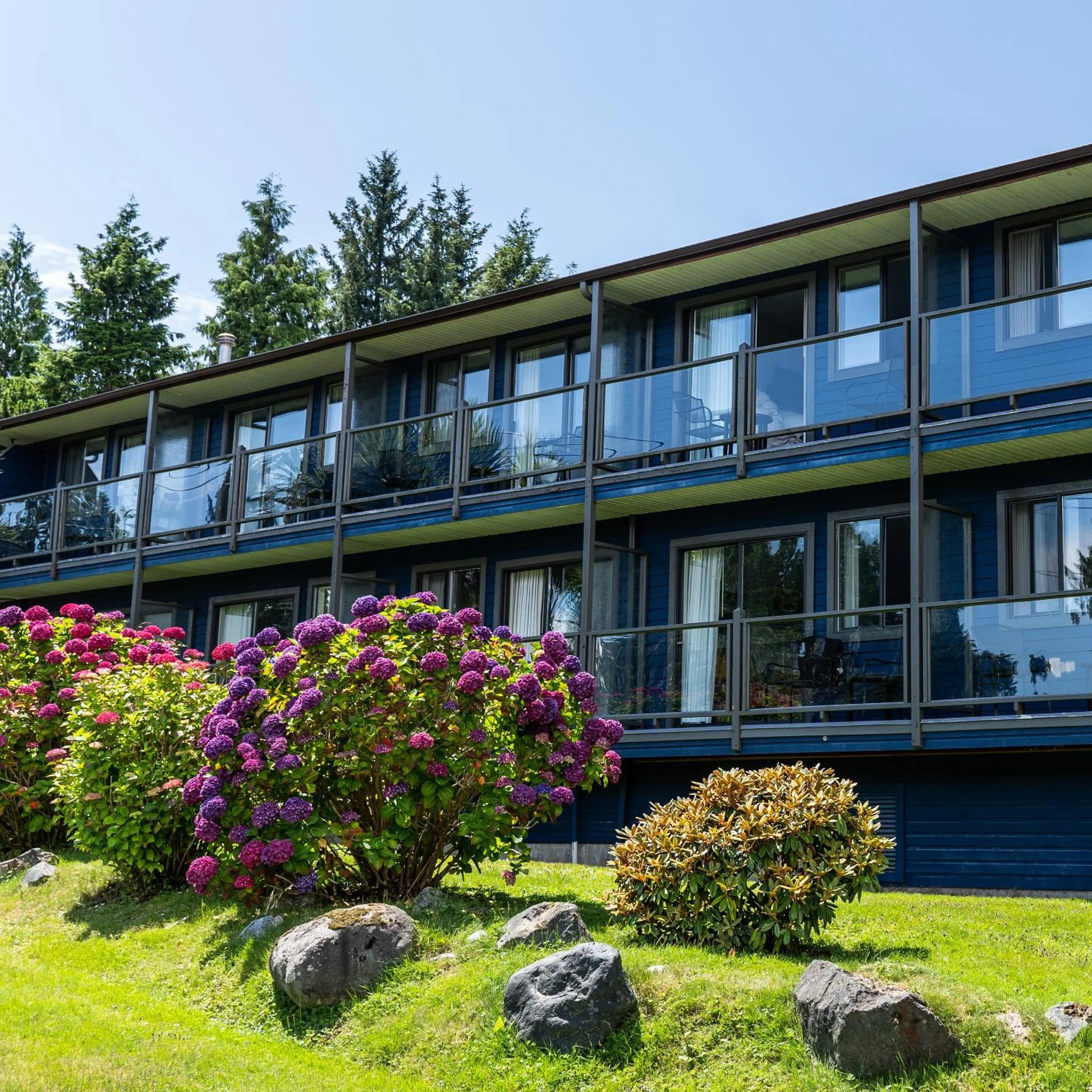 Property building in Tofino Motel Harbourview