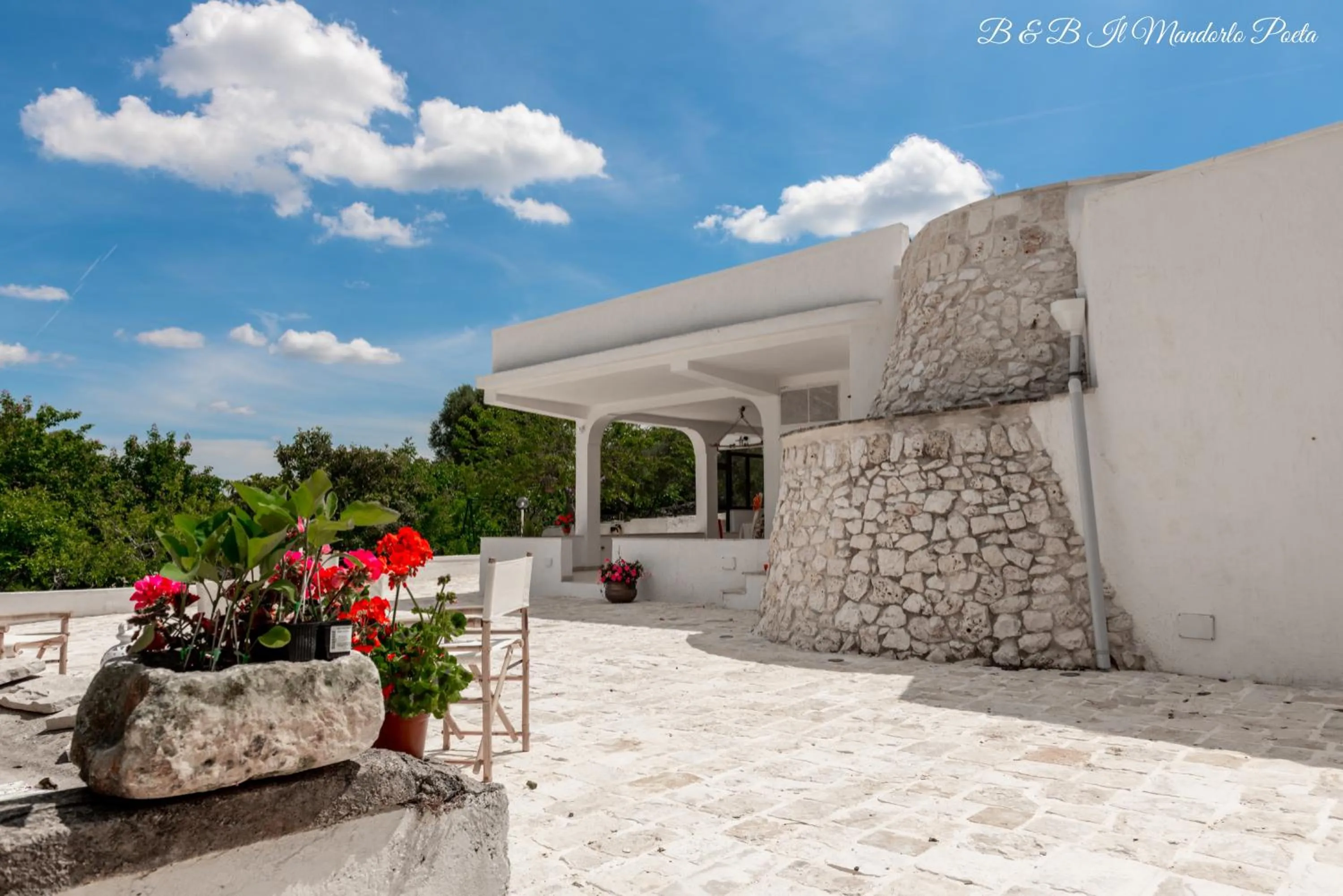 Garden in Il Mandorlo Poeta