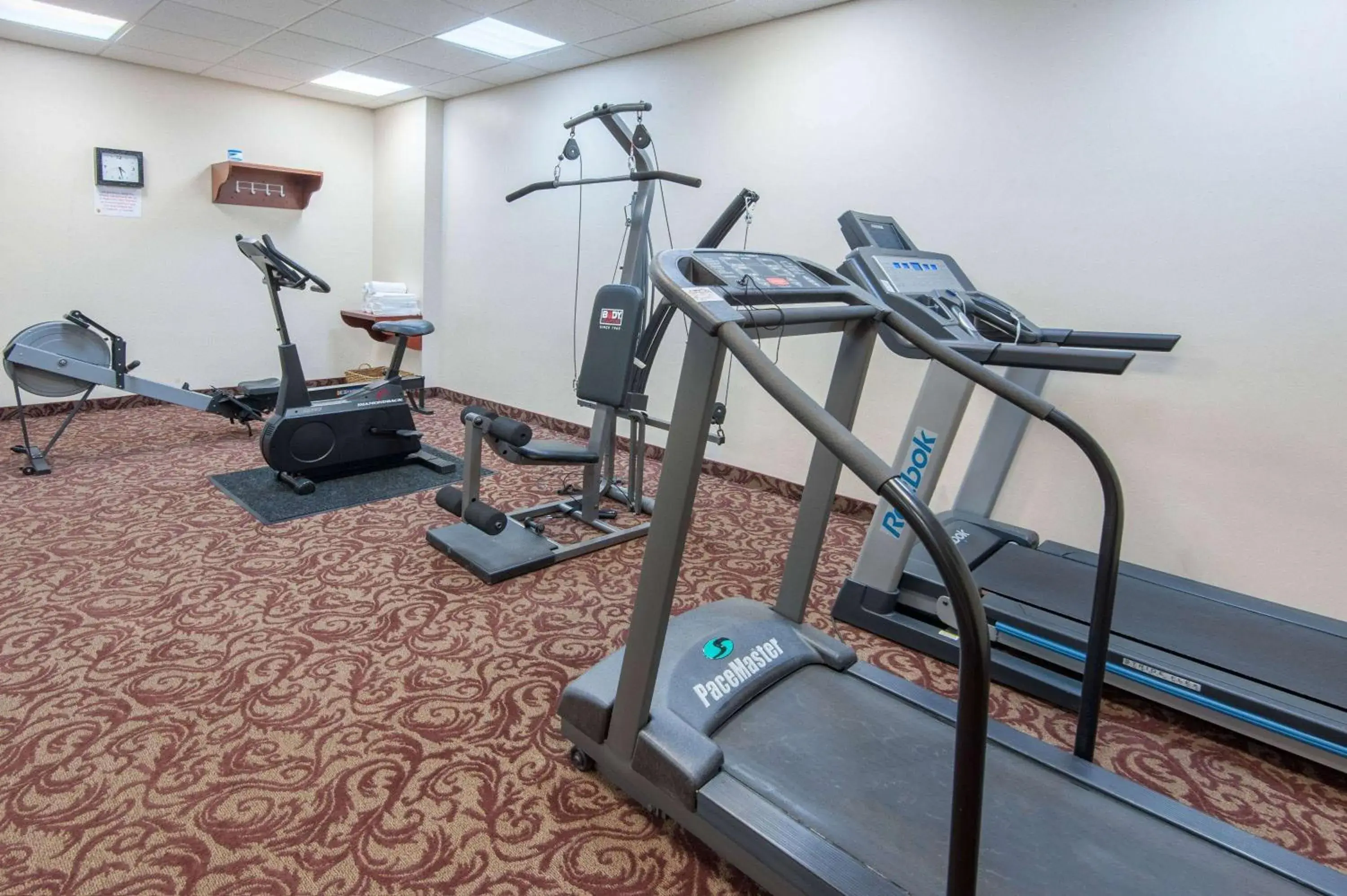 Fitness centre/facilities in Super 8 by Wyndham Cochrane Fitness centre/facilities in Super 8 by Wyndham Cochrane