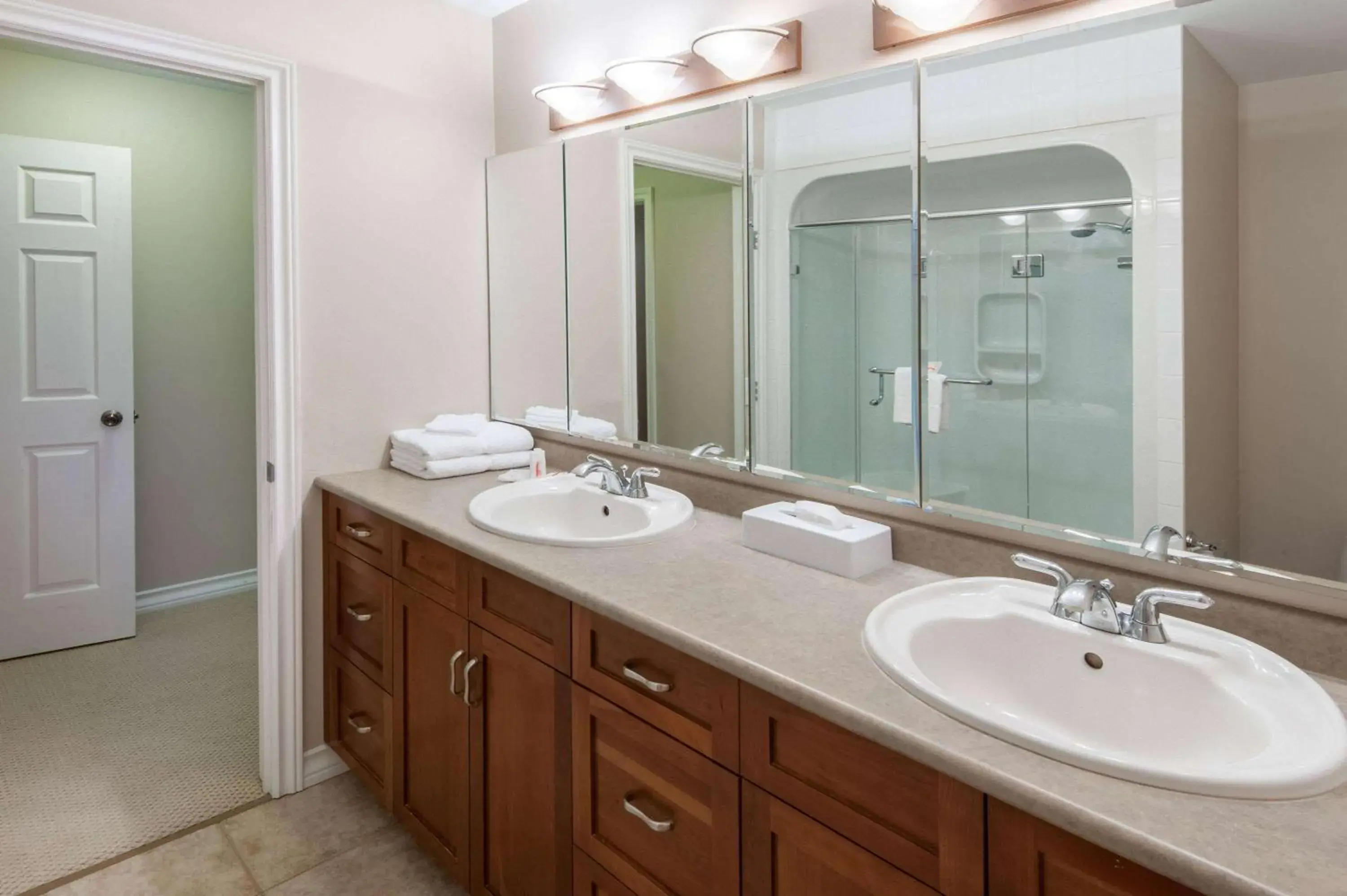 Photo of the whole room in Super 8 by Wyndham Cochrane Photo of the whole room in Super 8 by Wyndham Cochrane