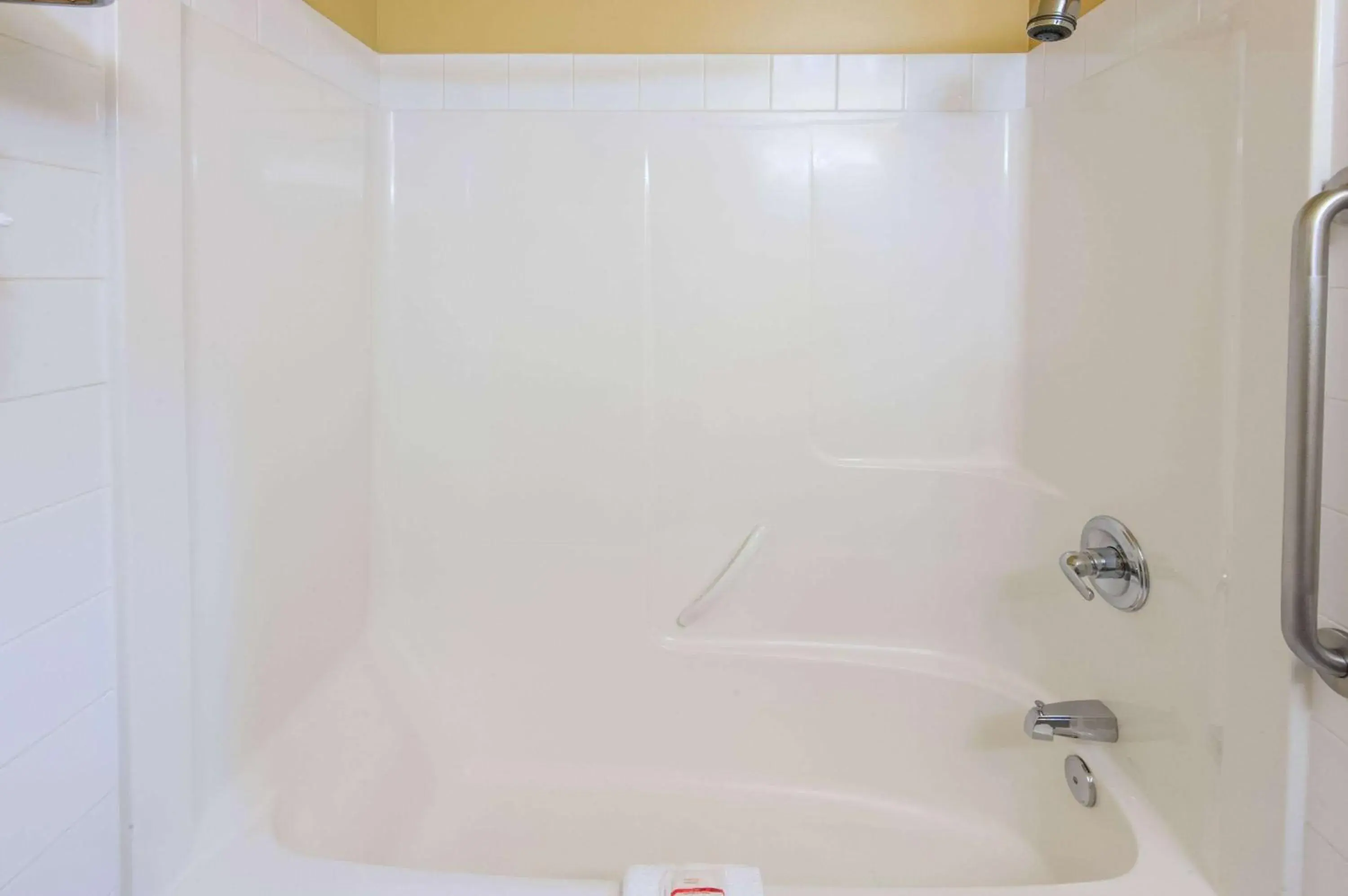 Photo of the whole room in Super 8 by Wyndham Cochrane Photo of the whole room in Super 8 by Wyndham Cochrane