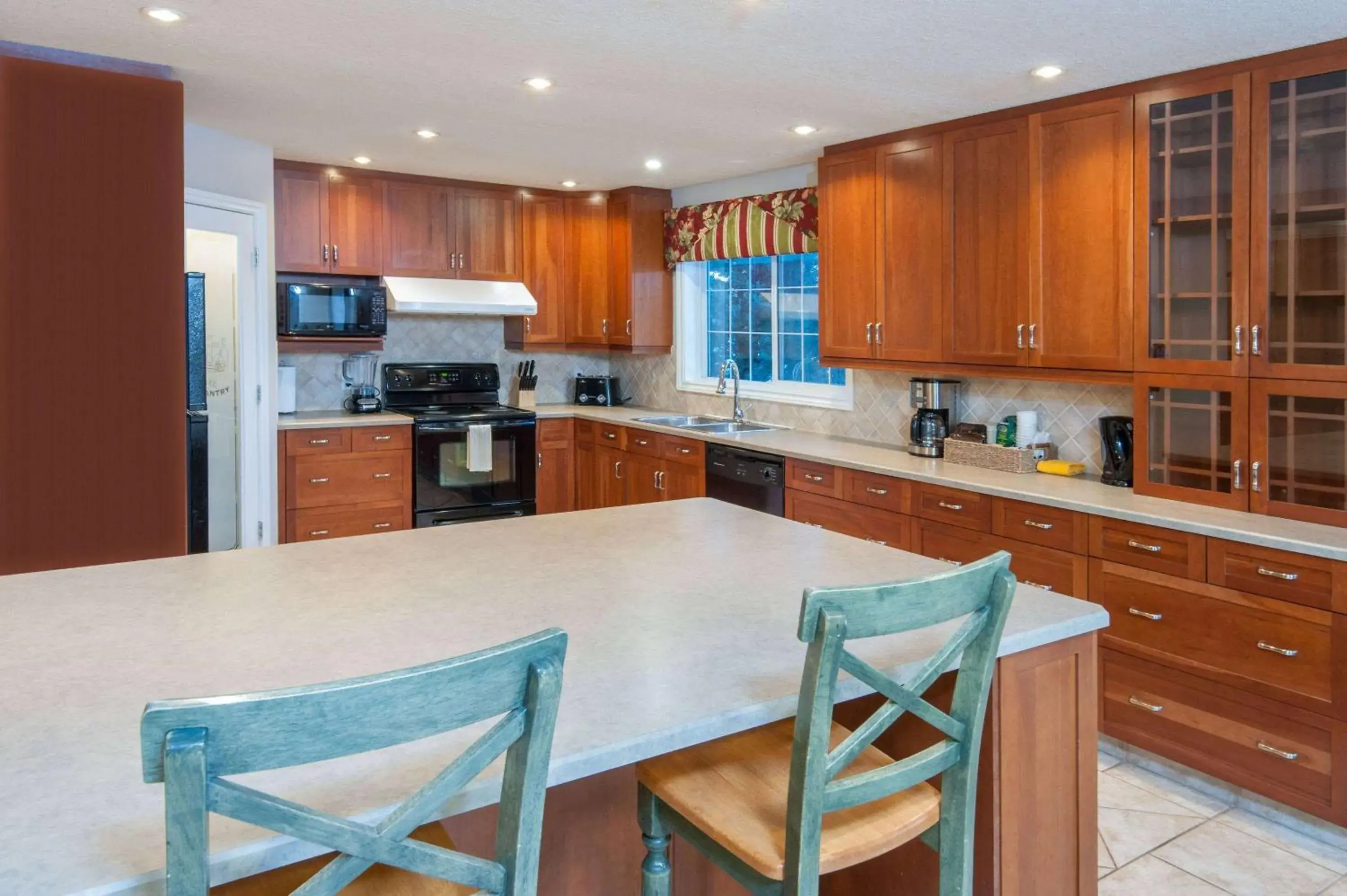 Photo of the whole room in Super 8 by Wyndham Cochrane Photo of the whole room in Super 8 by Wyndham Cochrane