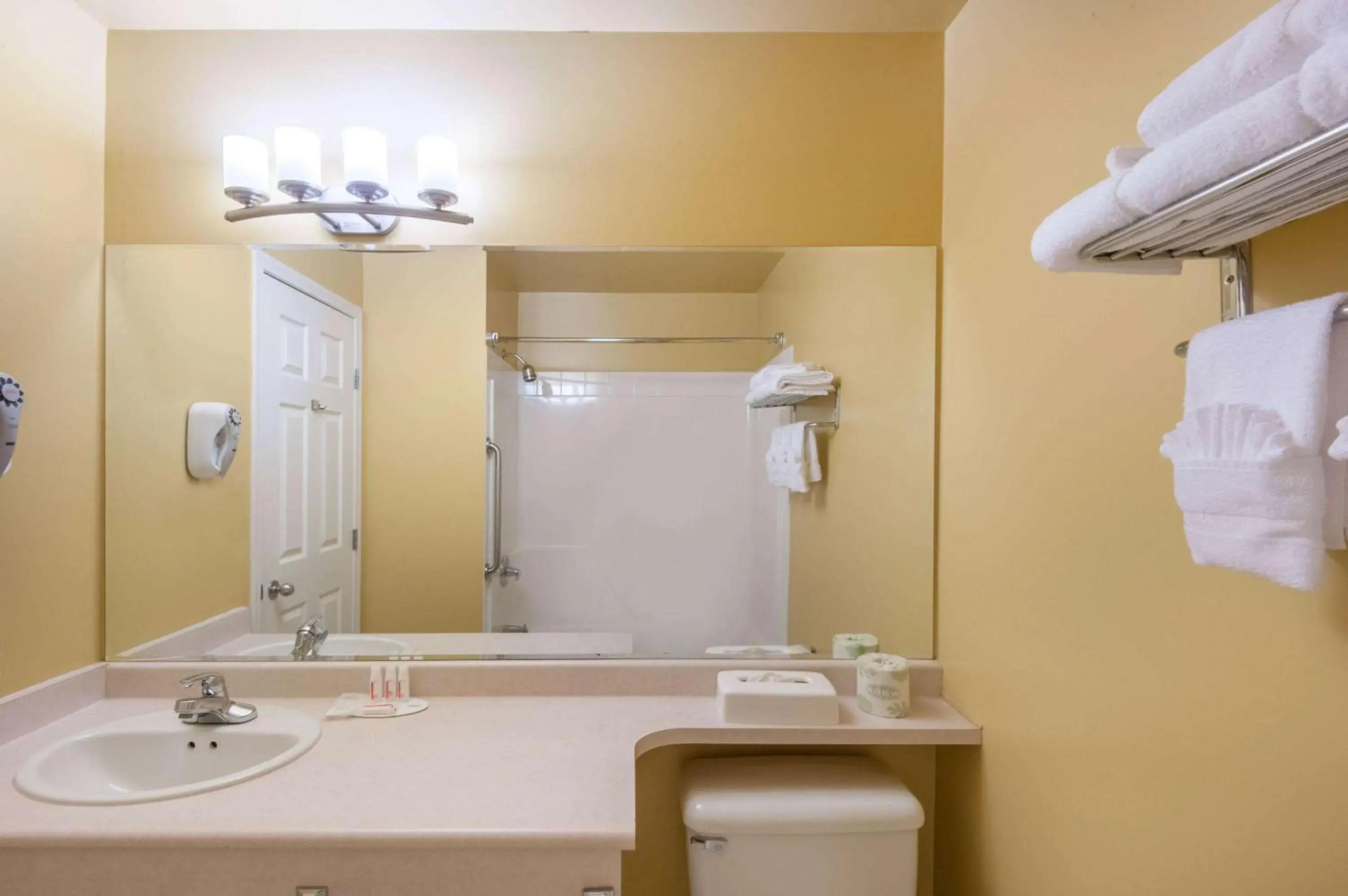 Photo of the whole room in Super 8 by Wyndham Cochrane Photo of the whole room in Super 8 by Wyndham Cochrane