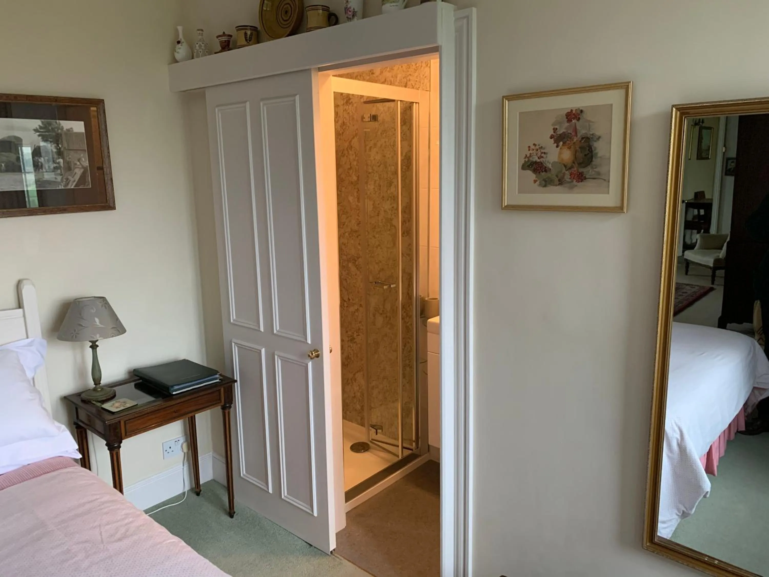 Bedroom, Bed in Deverill End