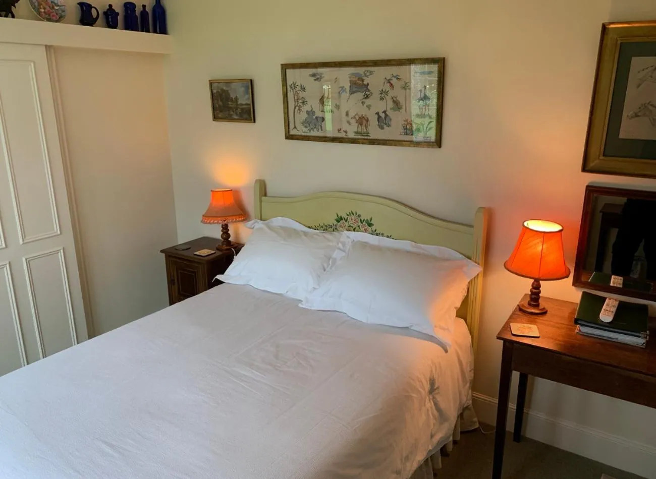 Bedroom, Bed in Deverill End