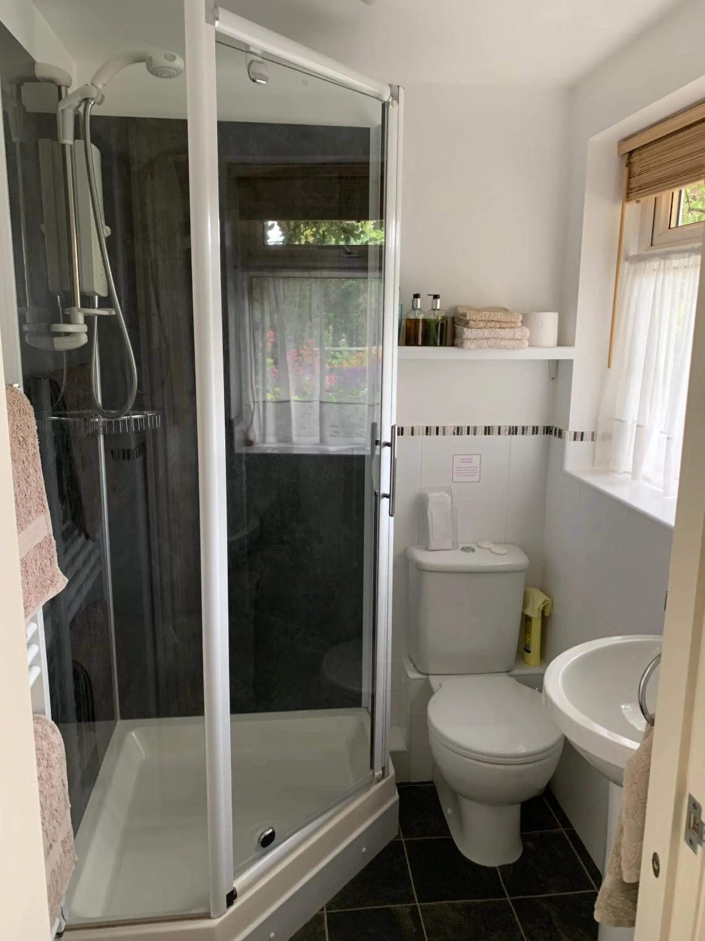 Shower in Deverill End