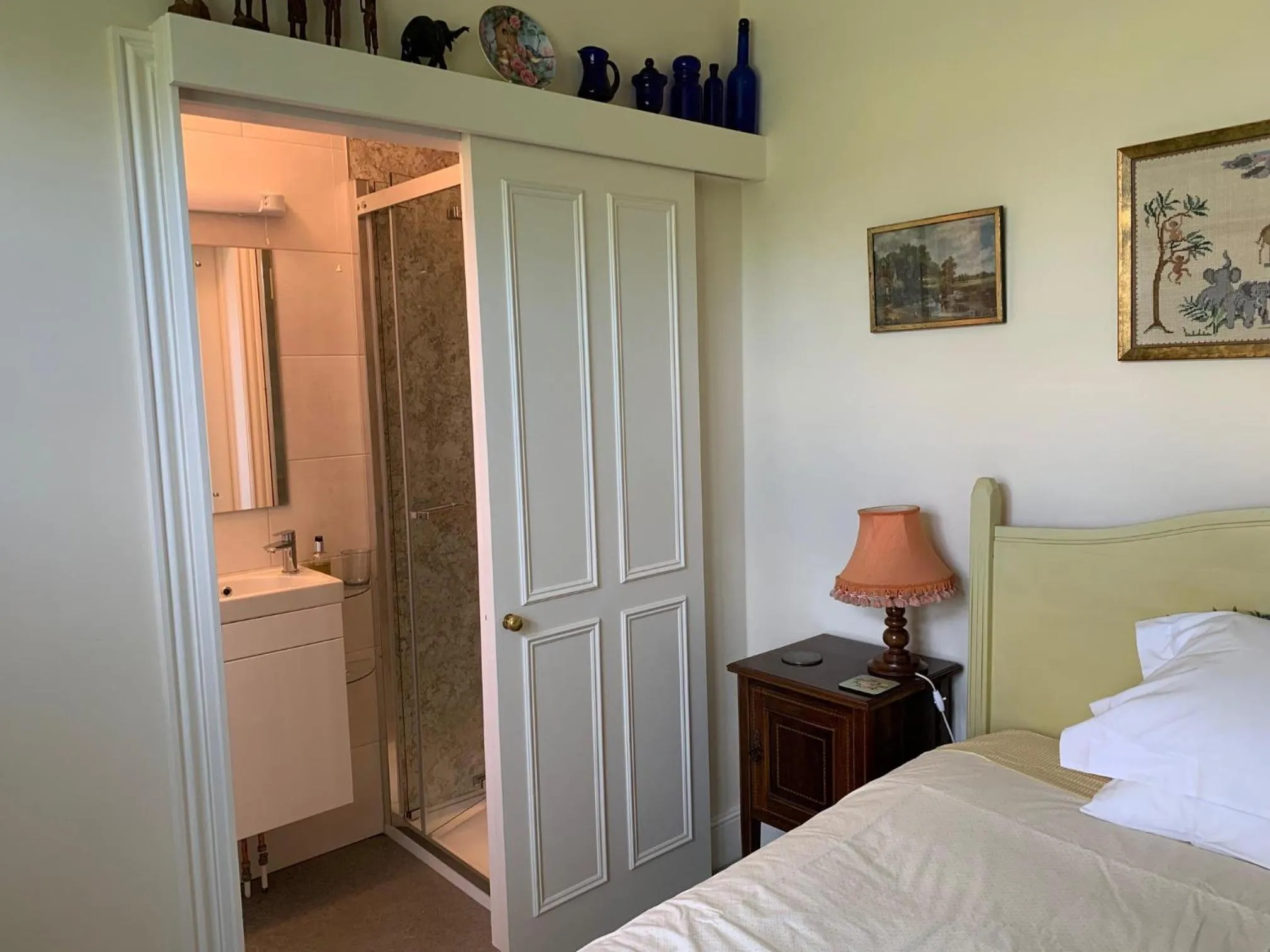 Bedroom, Bed in Deverill End