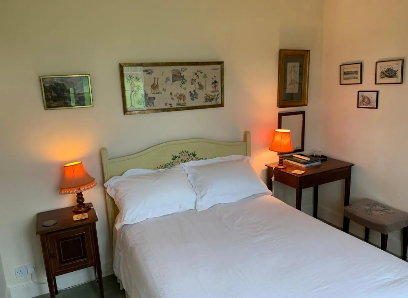 Bedroom, Bed in Deverill End