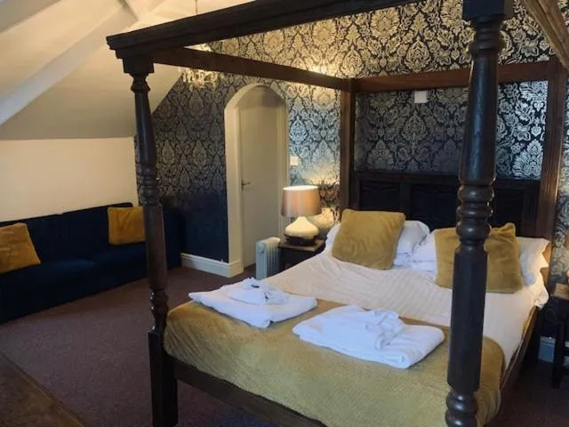 Bed in Ye Olde Nags Head