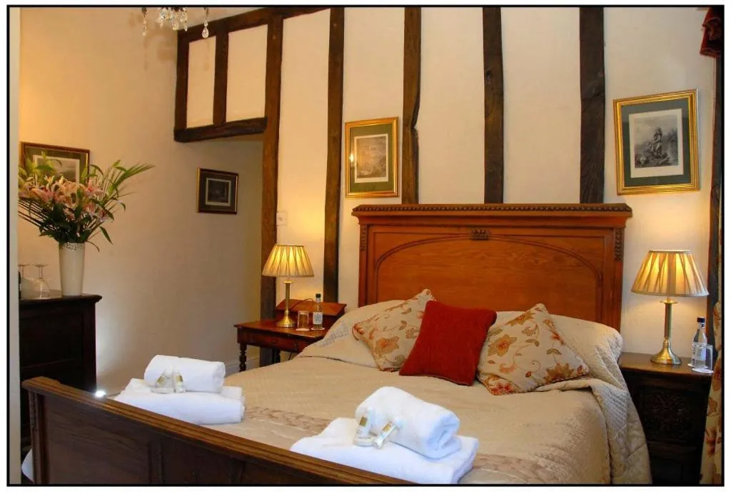 Bed in Ye Olde Nags Head