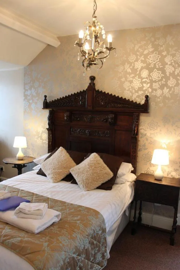 Bed in Ye Olde Nags Head