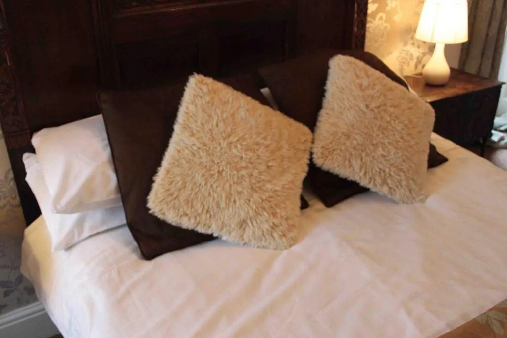 Bed in Ye Olde Nags Head