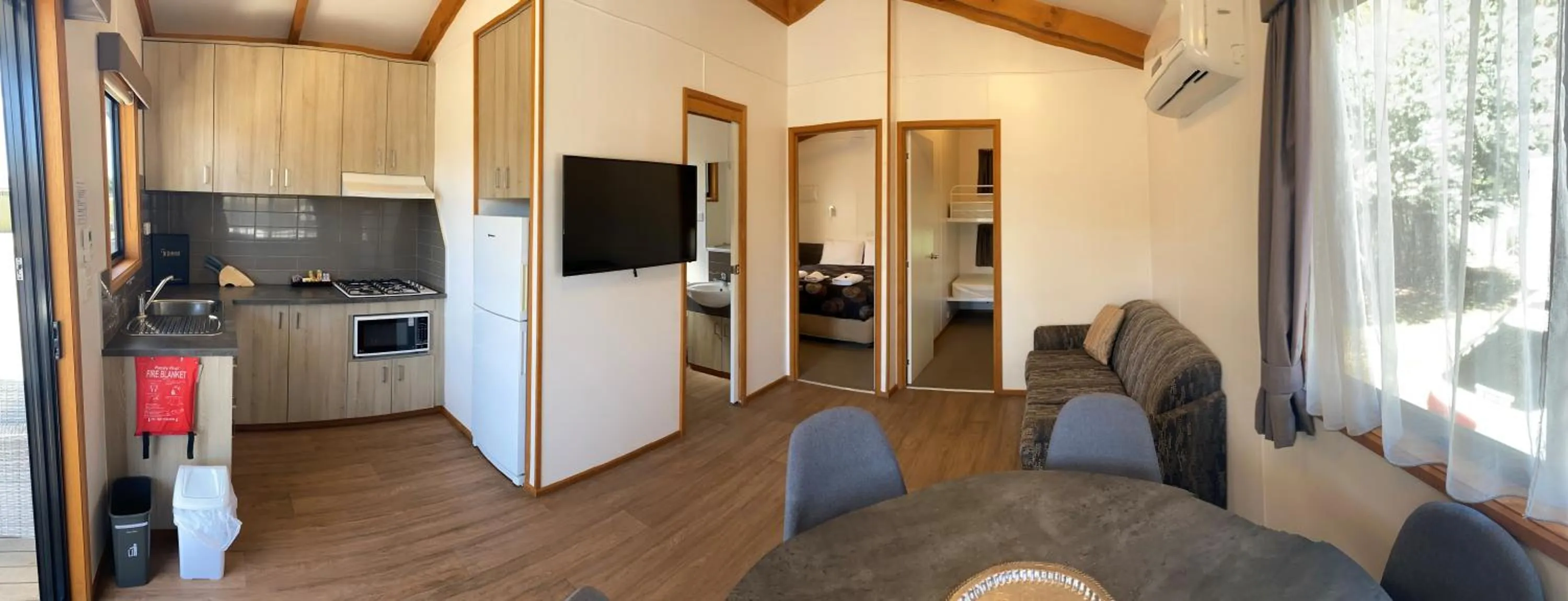Kitchen or kitchenette in Golden Country Motel and Caravan Park