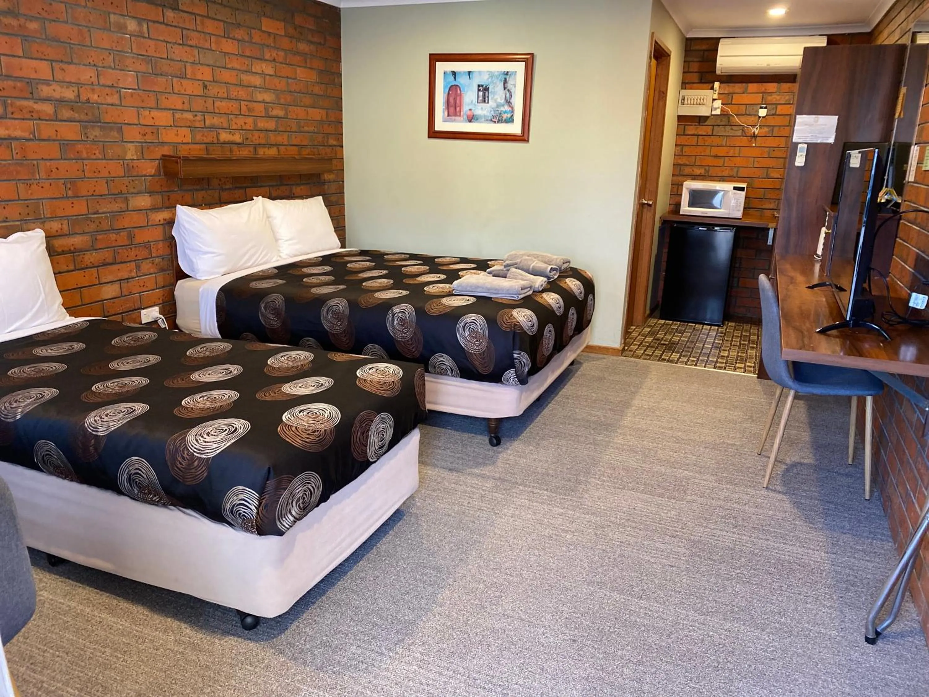 Bed in Golden Country Motel and Caravan Park