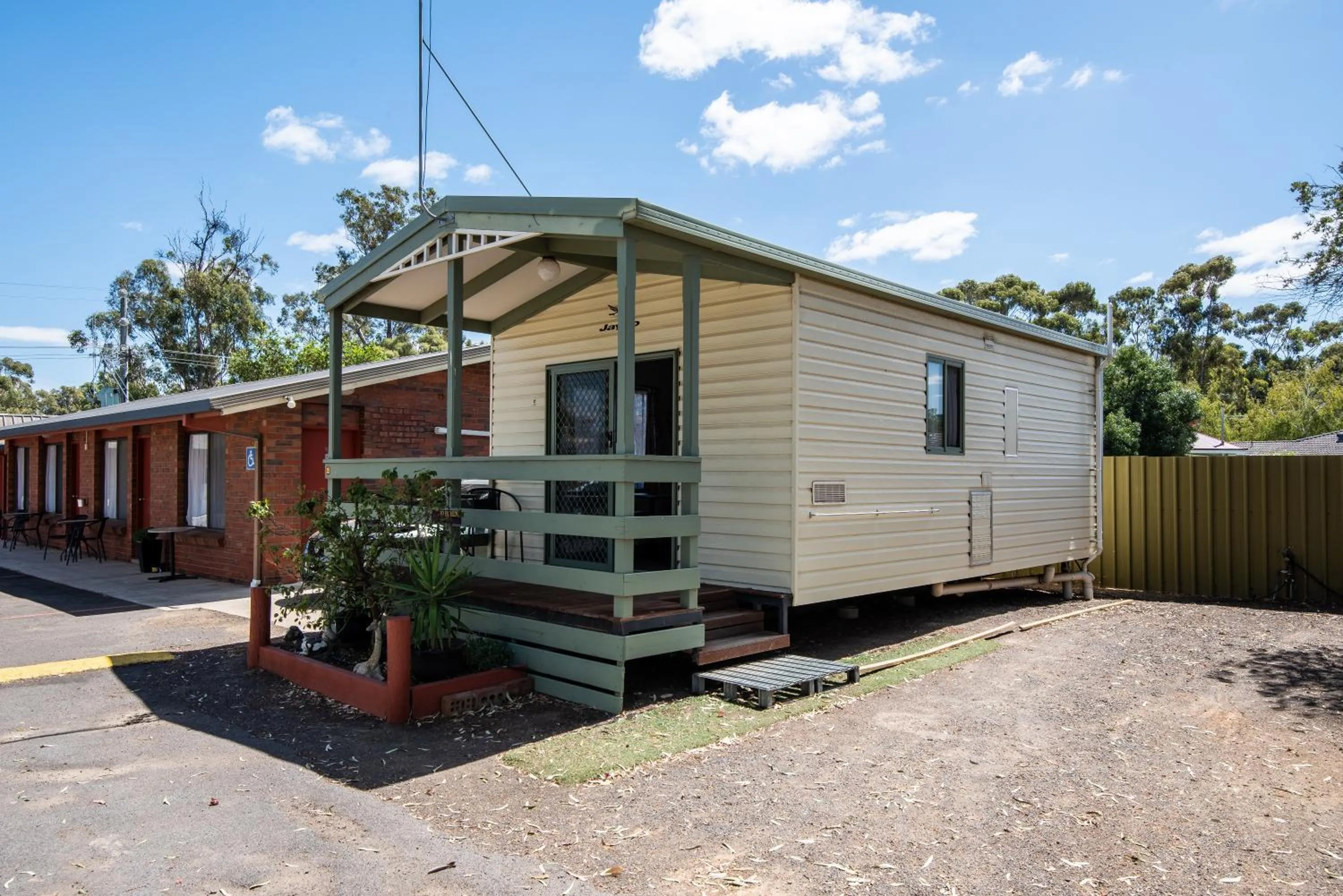Patio in Golden Country Motel and Caravan Park