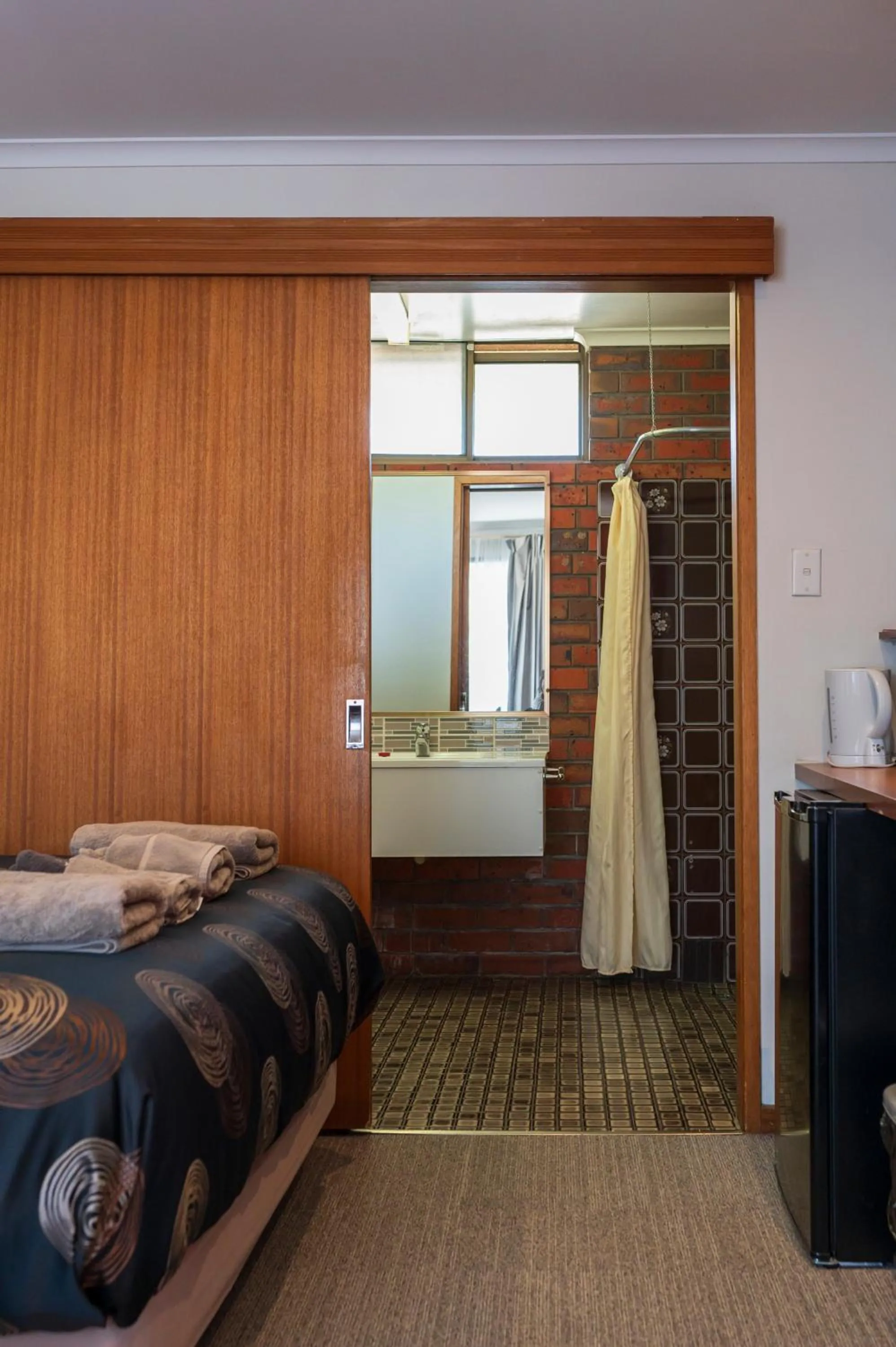 Bed in Golden Country Motel and Caravan Park