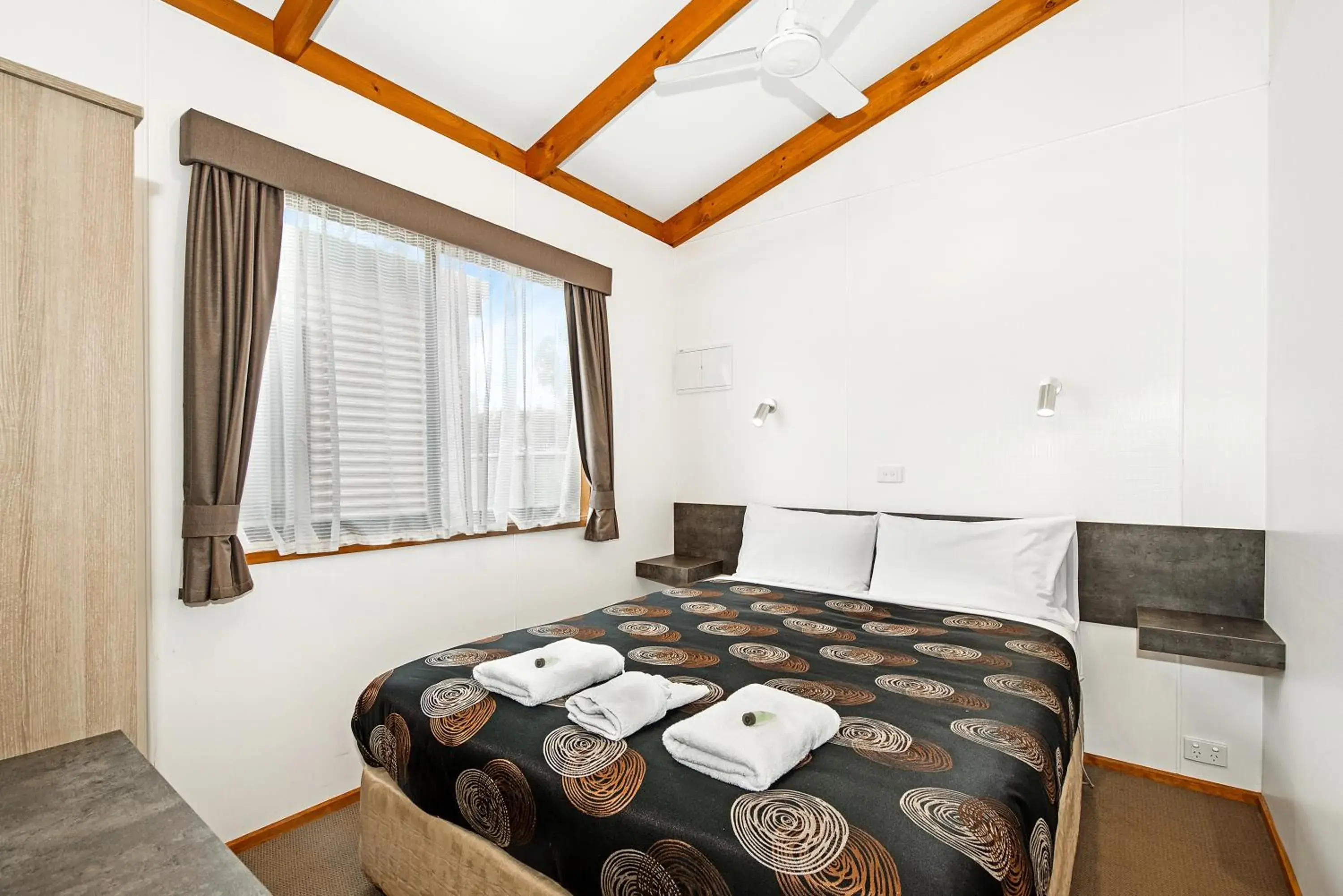 Deluxe Two-Bedroom Villa in Golden Country Motel and Caravan Park Deluxe Two-Bedroom Villa in Golden Country Motel and Caravan Park