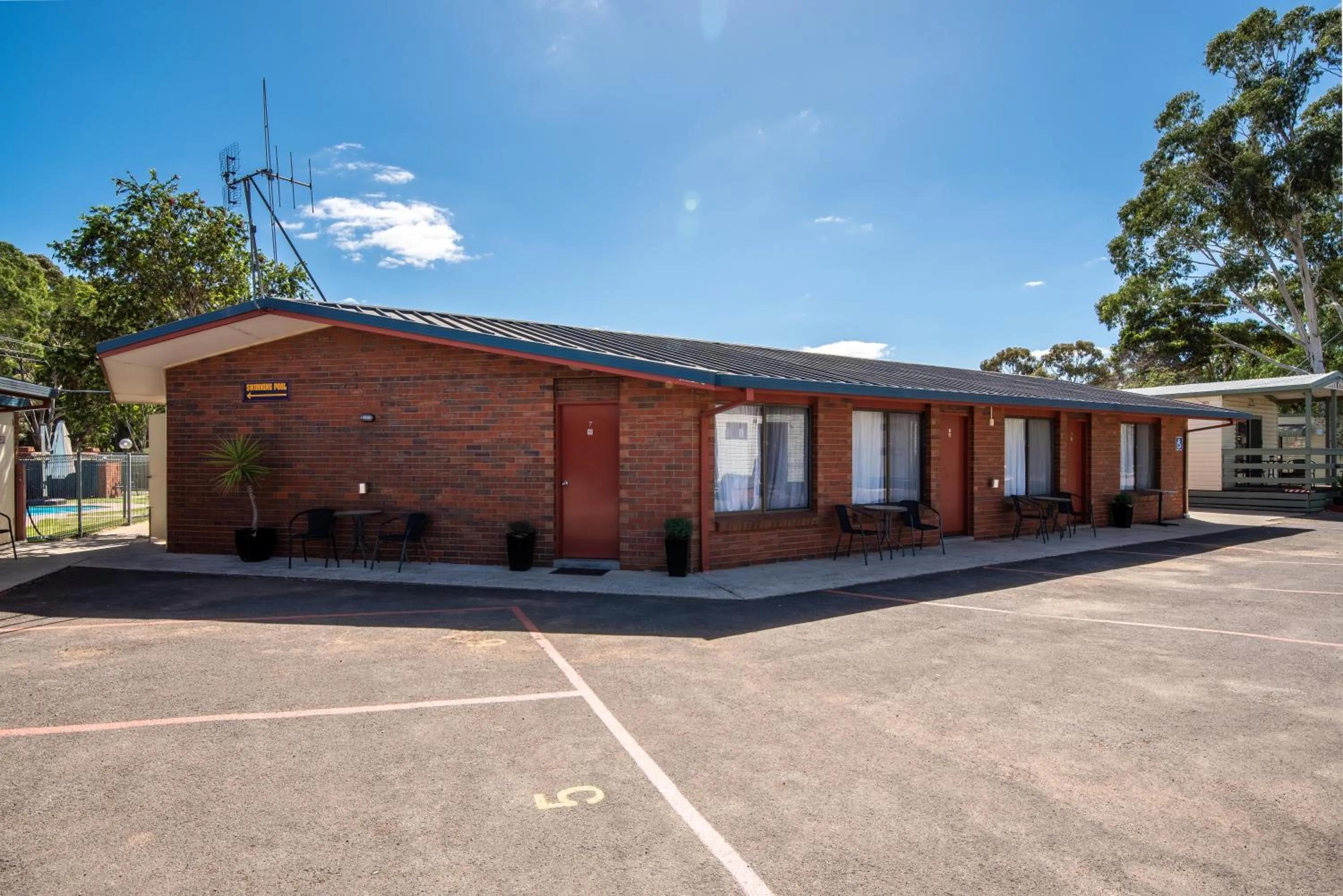 Property building in Golden Country Motel and Caravan Park