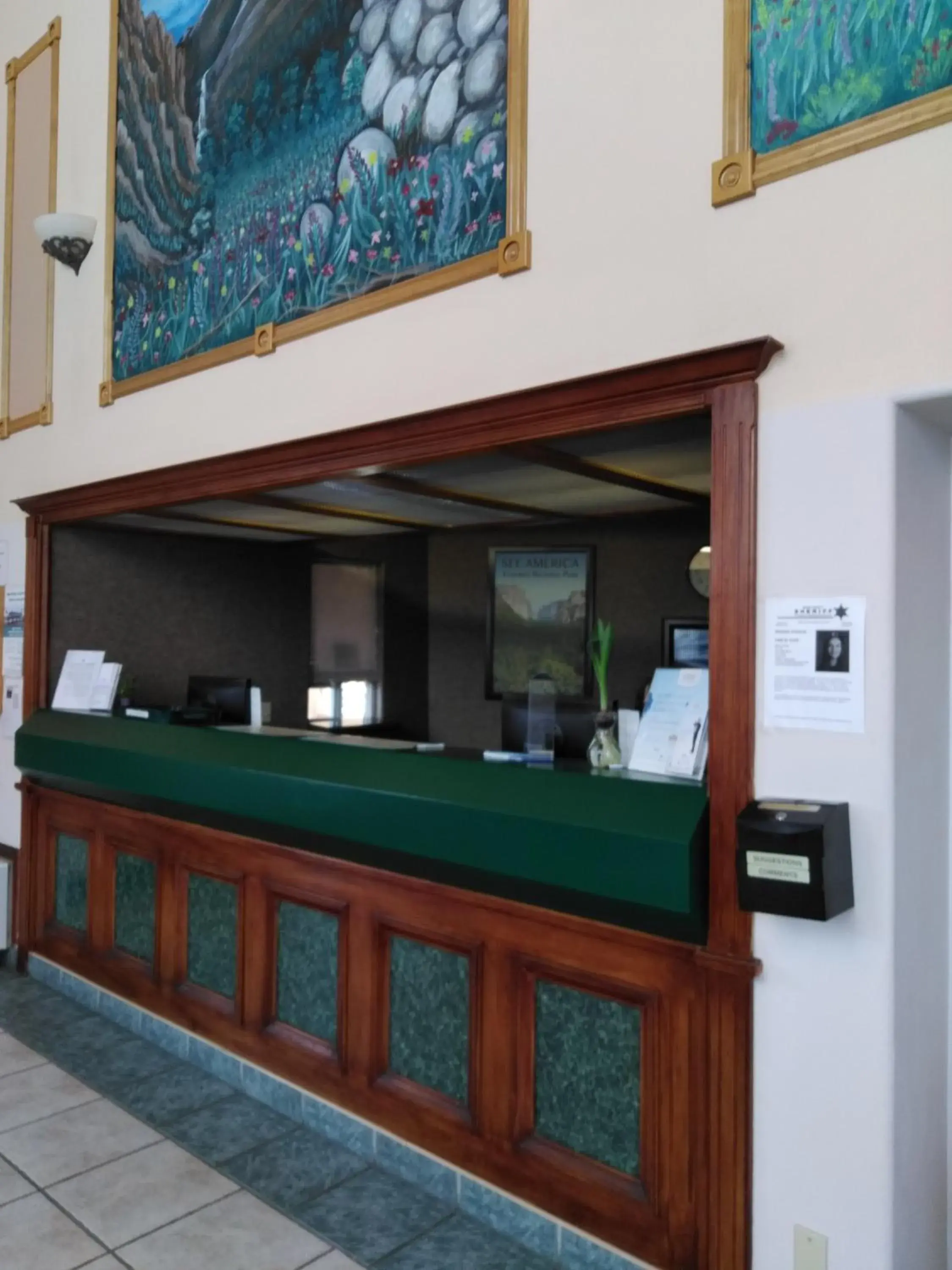 Lobby or reception in Travelodge by Wyndham Bishop Lobby or reception in Travelodge by Wyndham Bishop