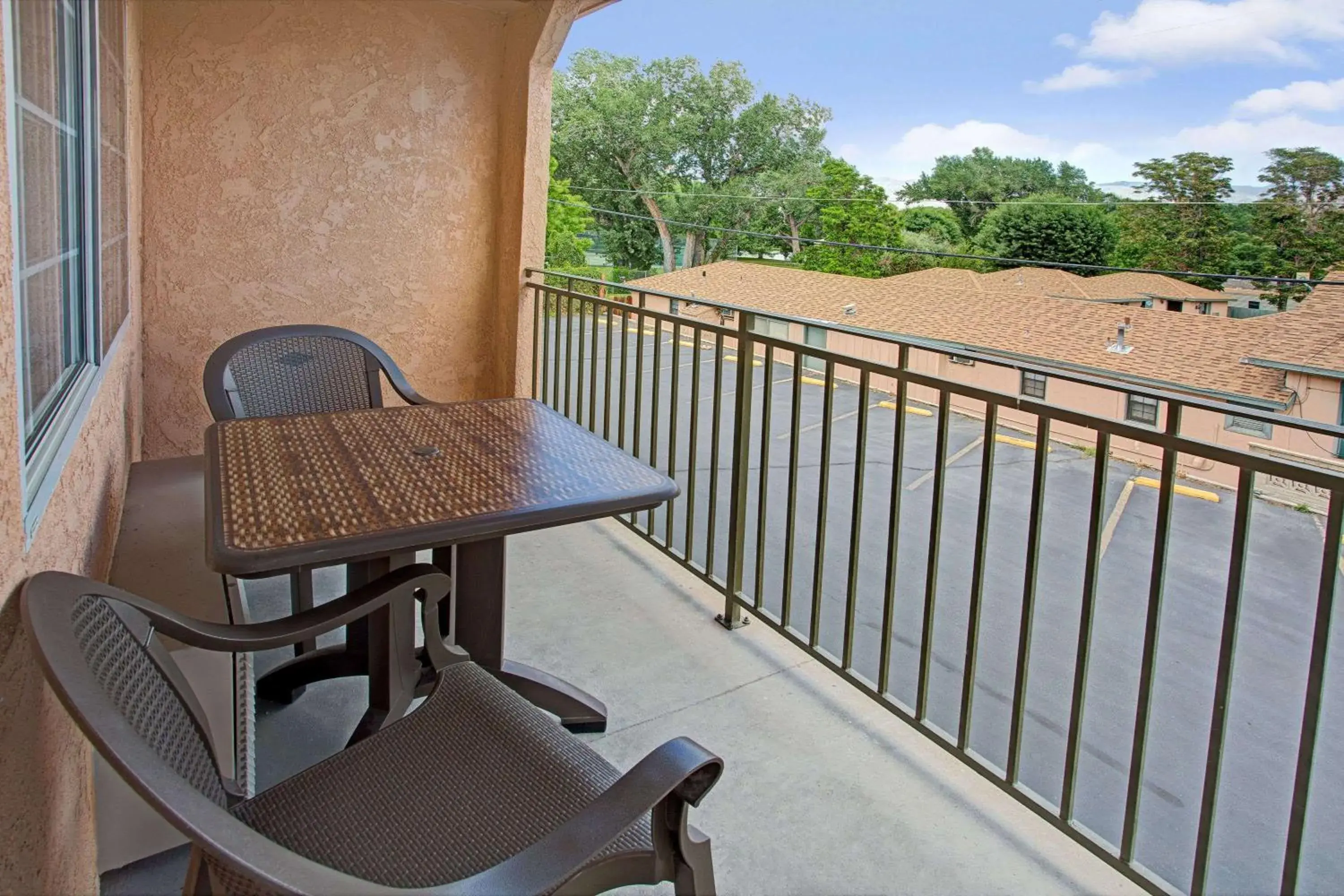 Photo of the whole room in Travelodge by Wyndham Bishop Photo of the whole room in Travelodge by Wyndham Bishop