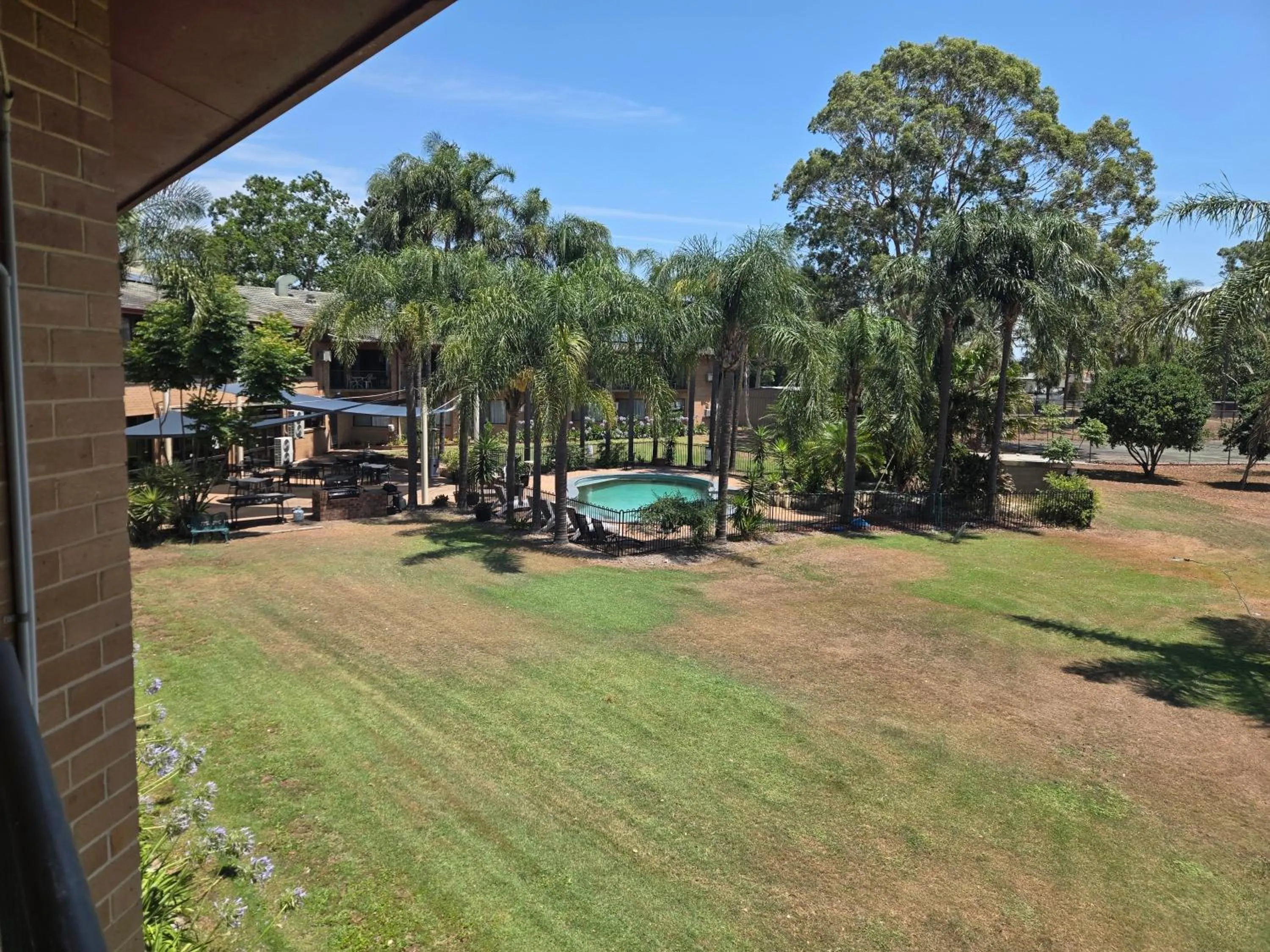 Charbonnier Motor Inn