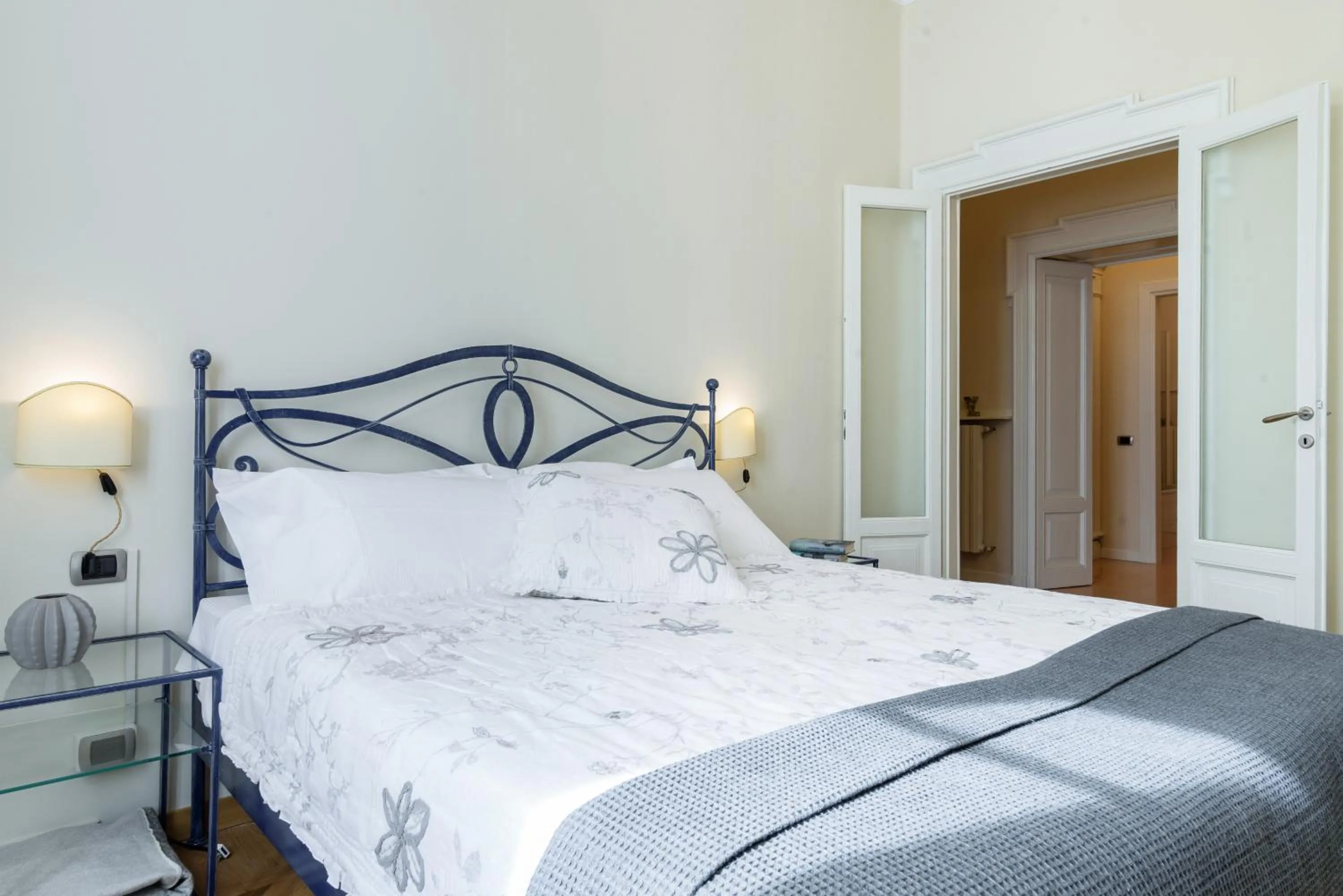 Bed in Palazzo Garibaldi - MyHomeInComo