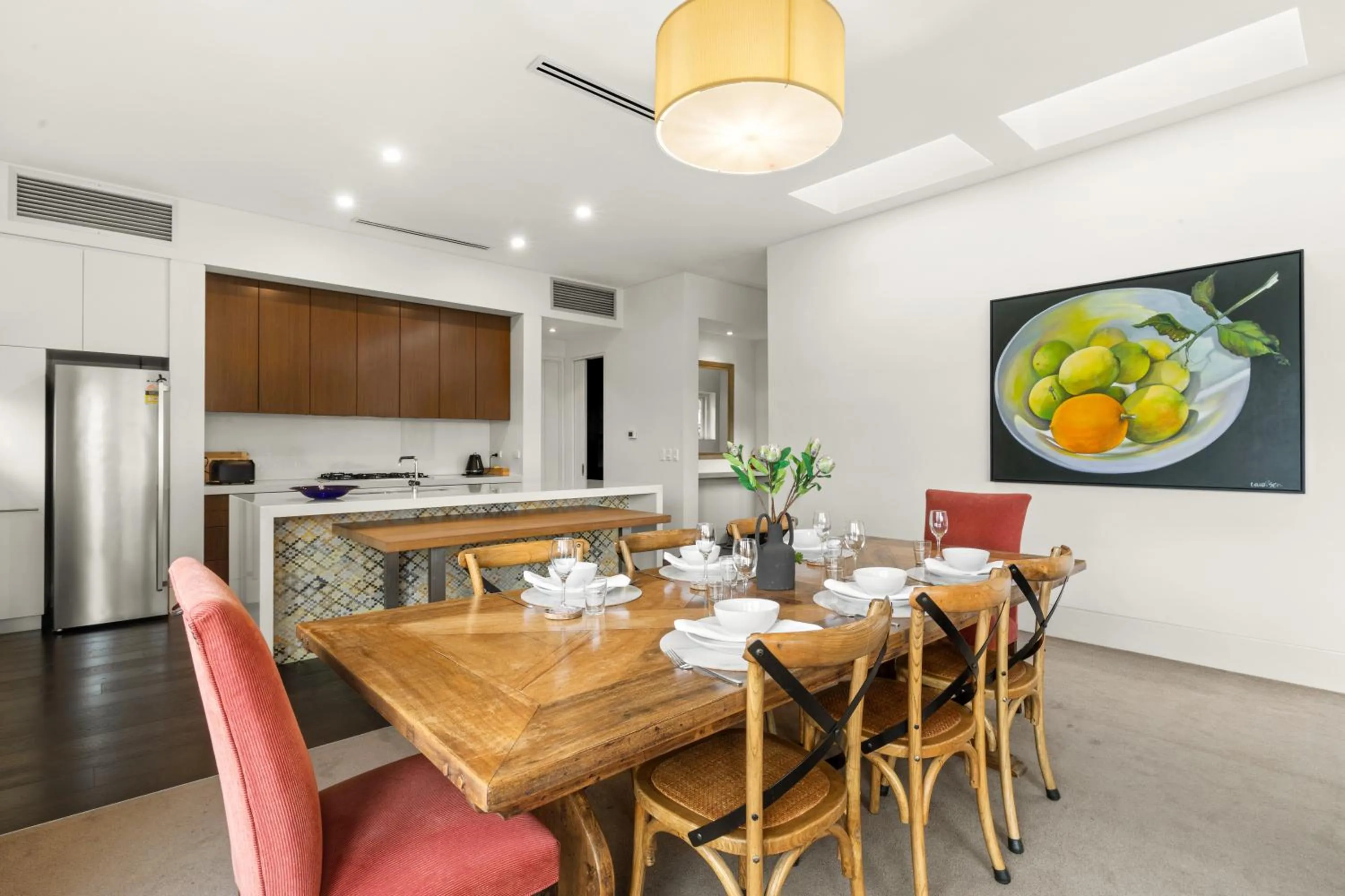 Dining area in Captains Retreat Apartments and Cottages