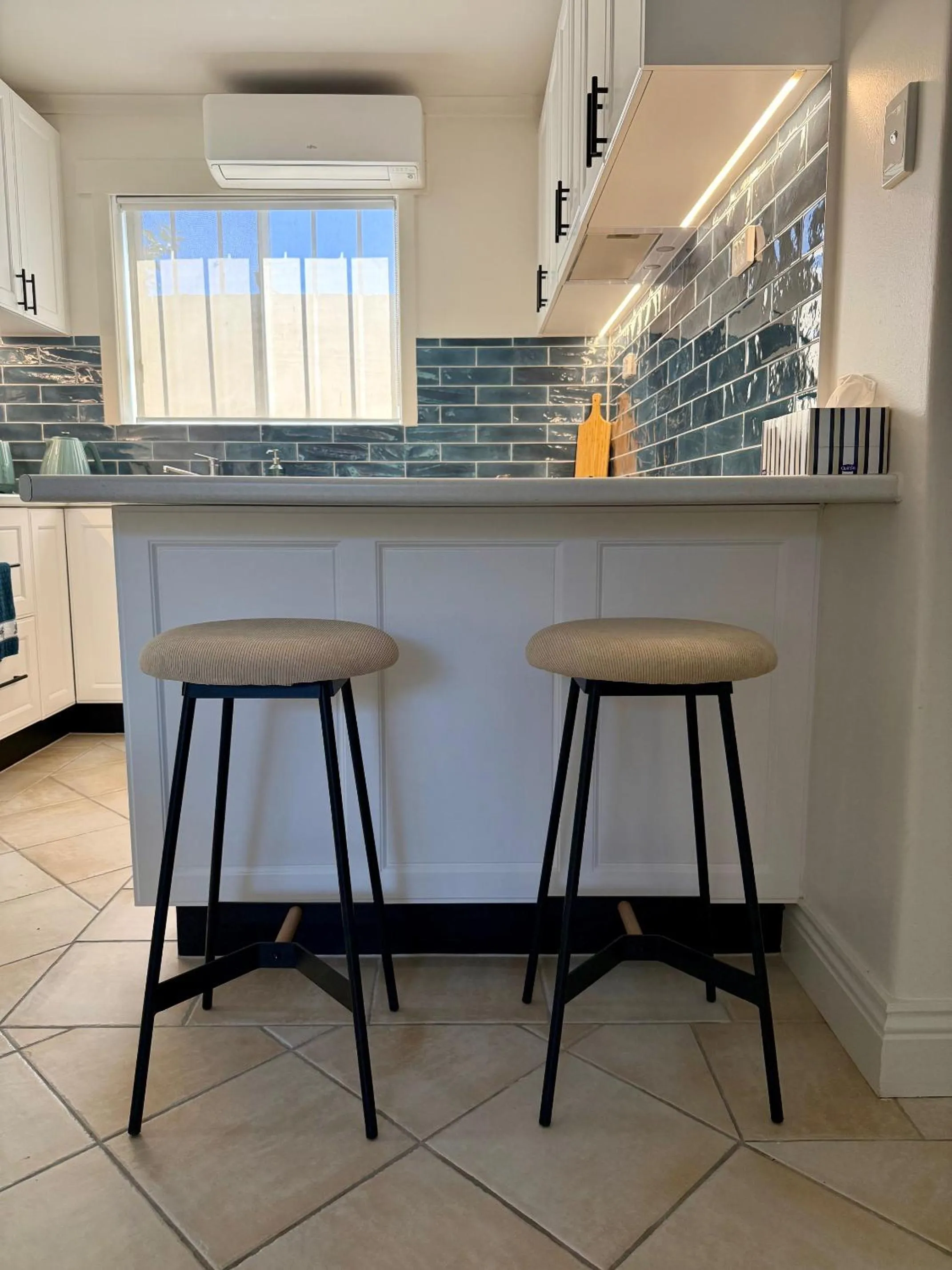 kitchen in Captains Retreat Apartments and Cottages
