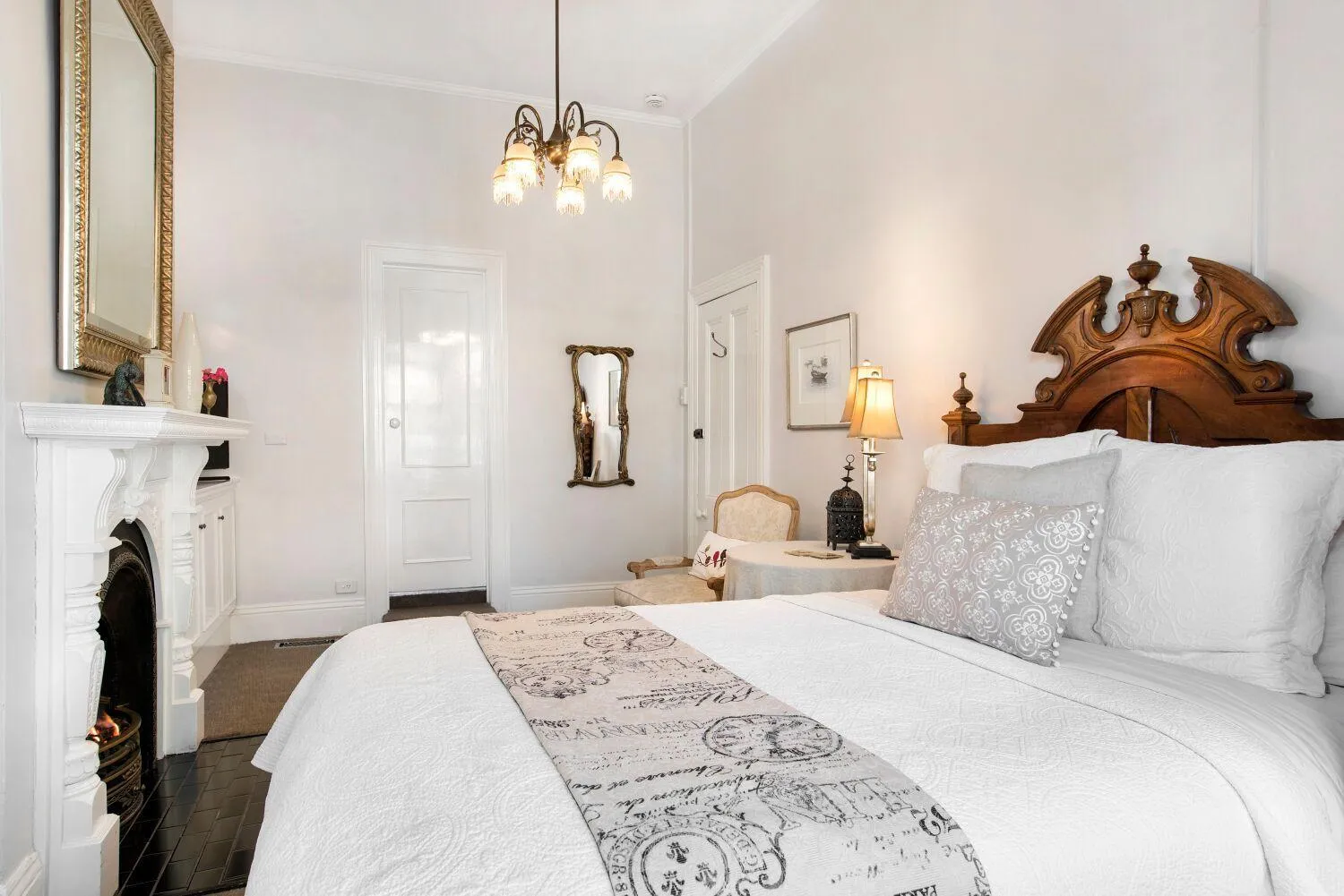 Bed in Captains Retreat Apartments and Cottages