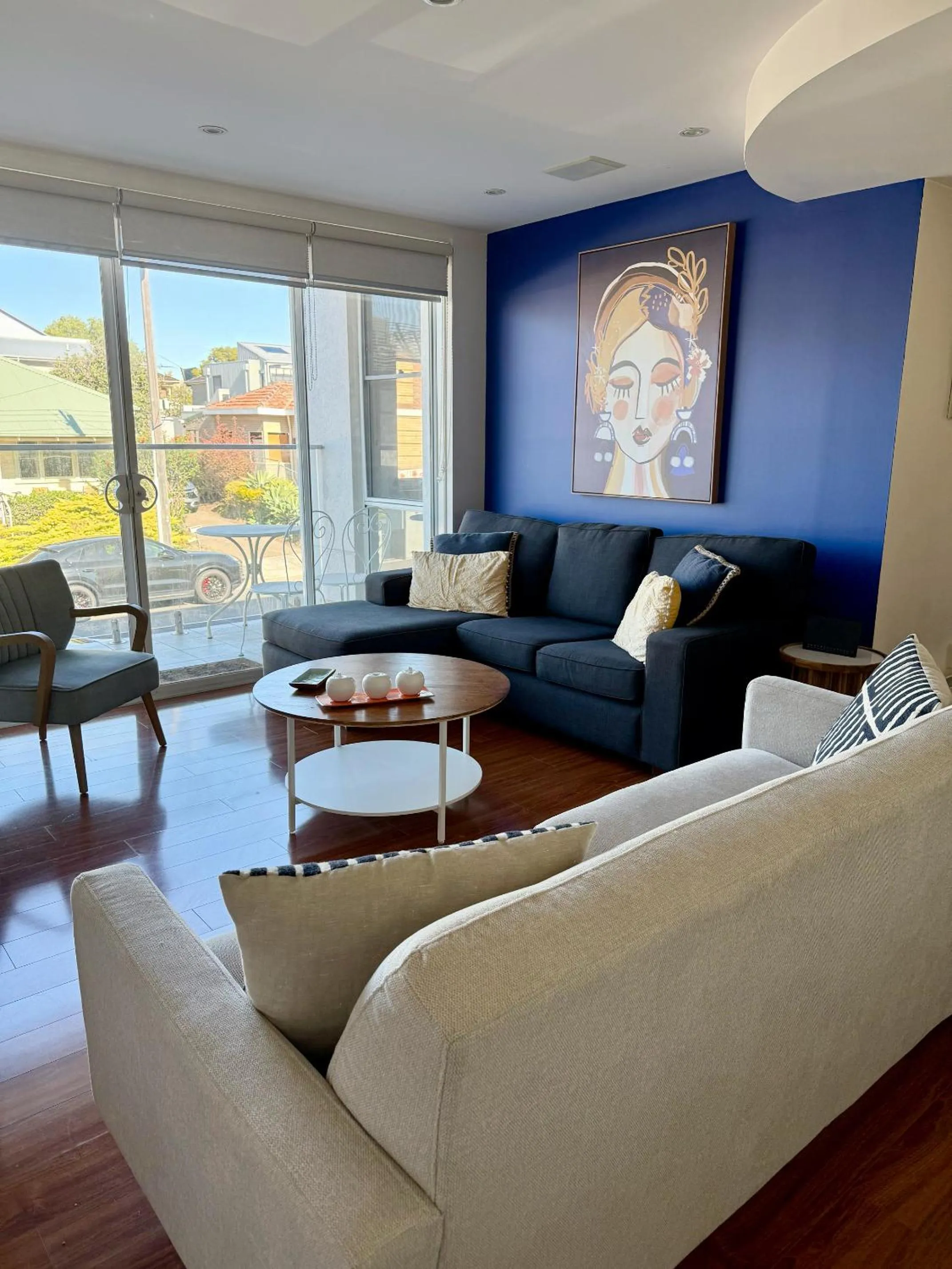 Living room in Captains Retreat Apartments and Cottages