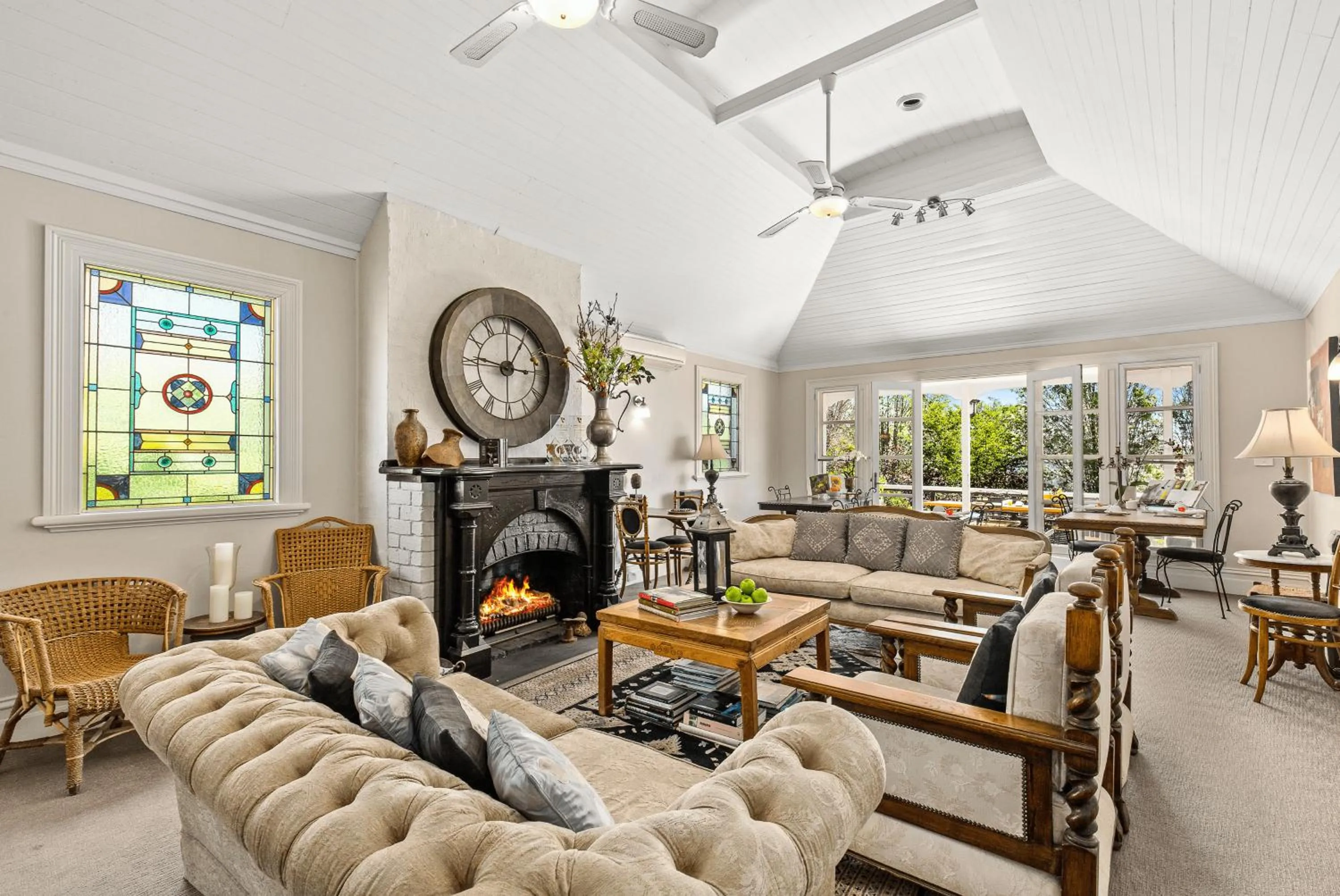 Communal lounge/ TV room in Captains Retreat Apartments and Cottages