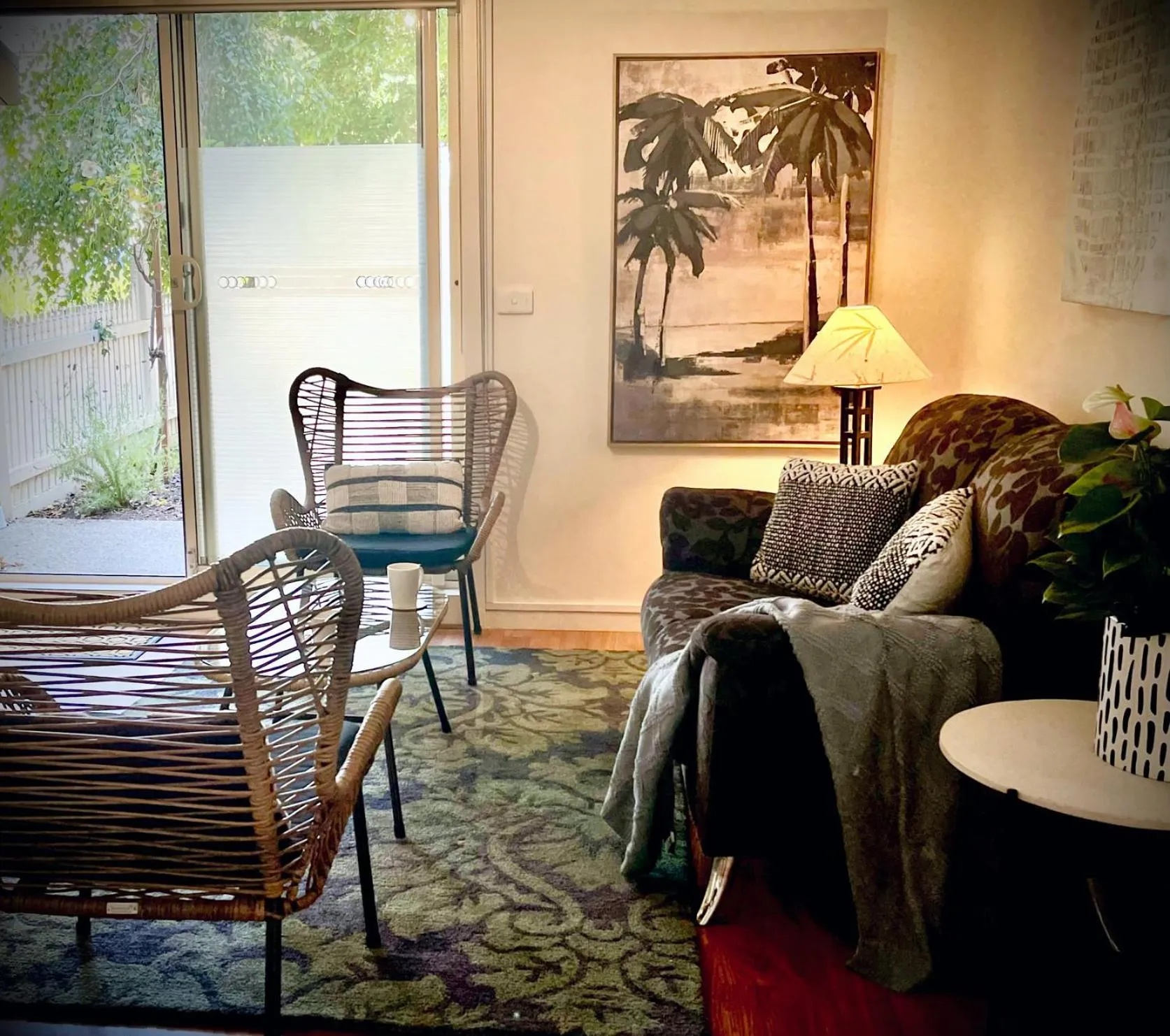 Living room in Captains Retreat Apartments and Cottages