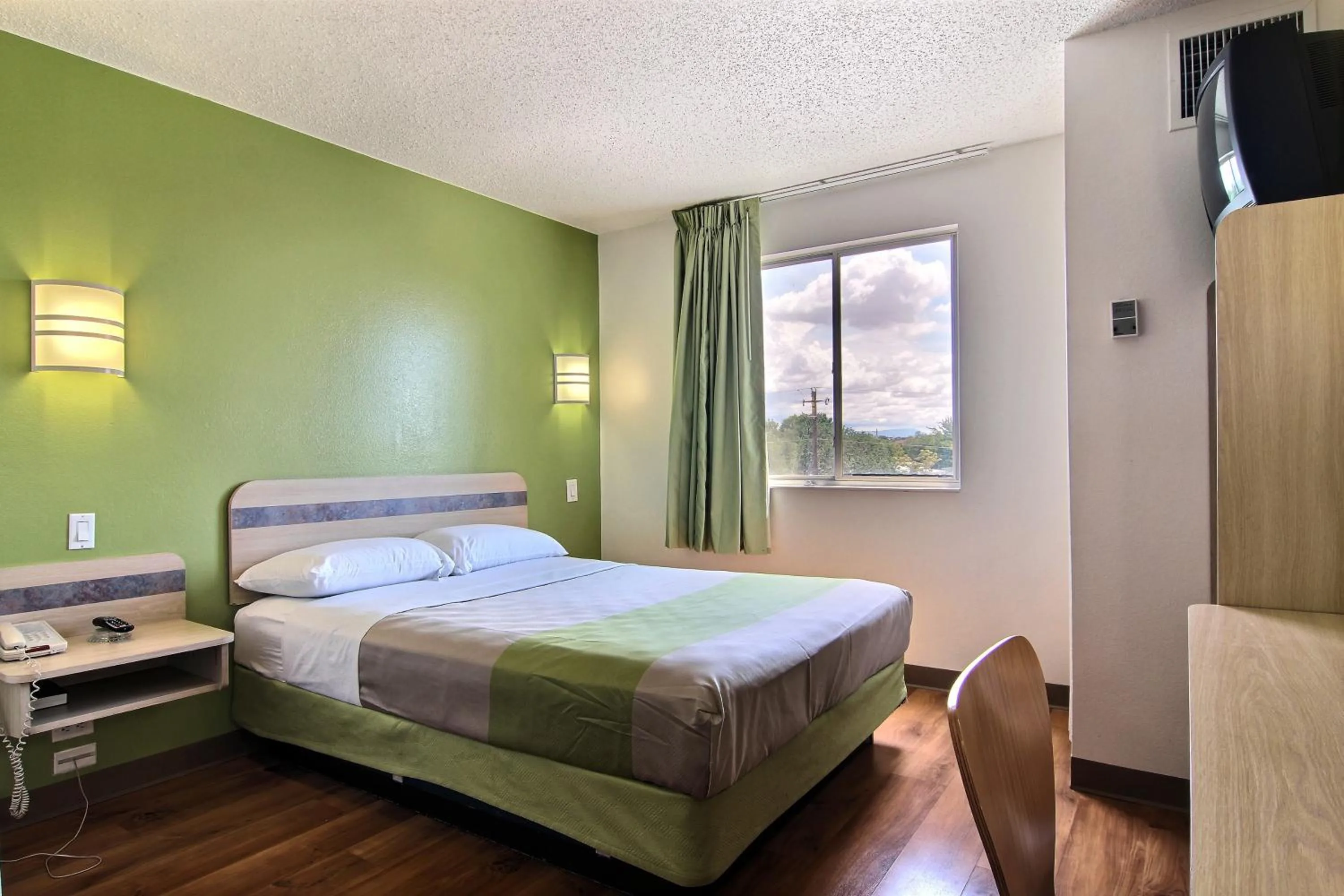 Bedroom, Bed in Motel 6-Albuquerque, NM - North