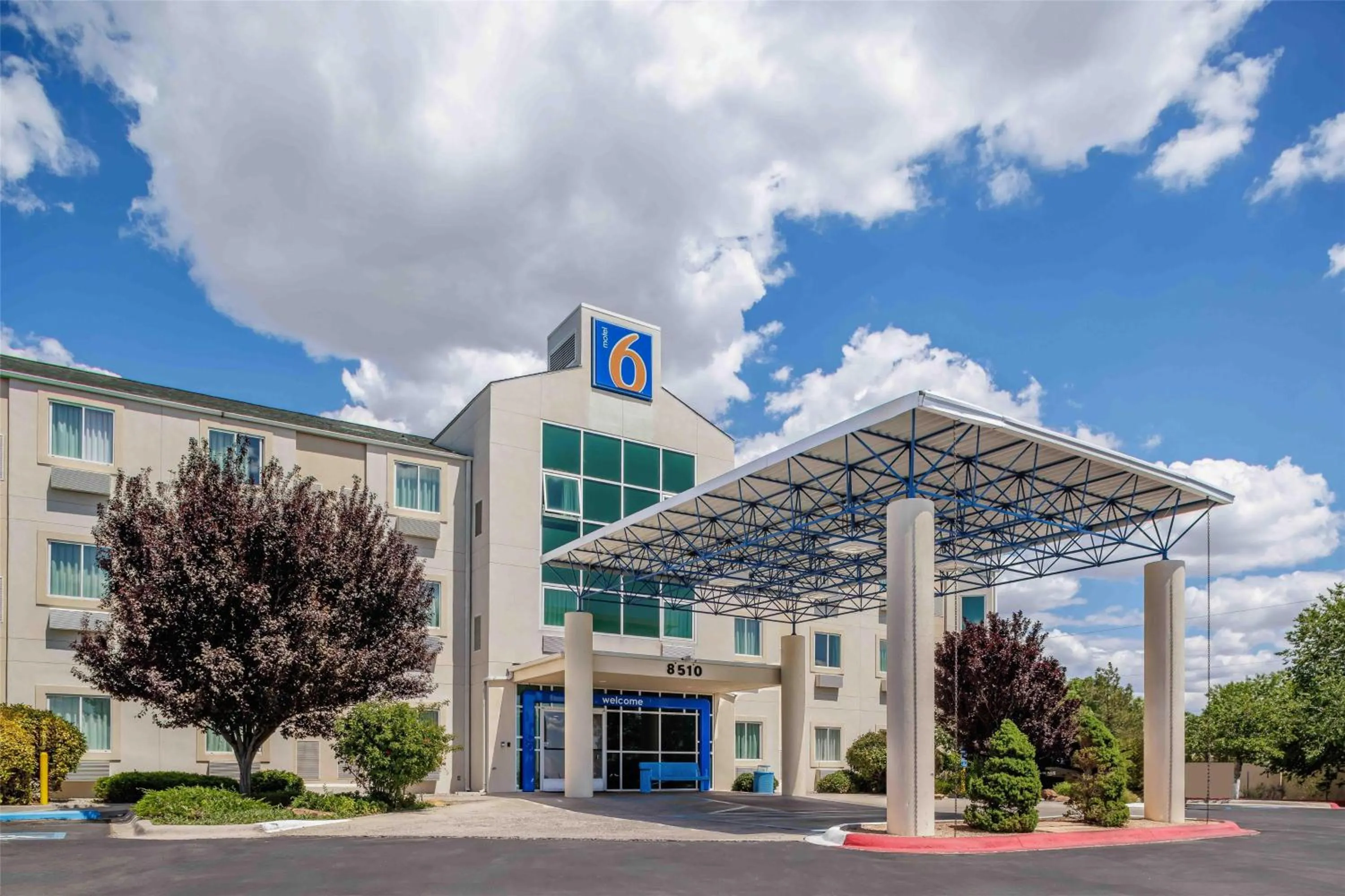 Property building in Motel 6-Albuquerque, NM - North