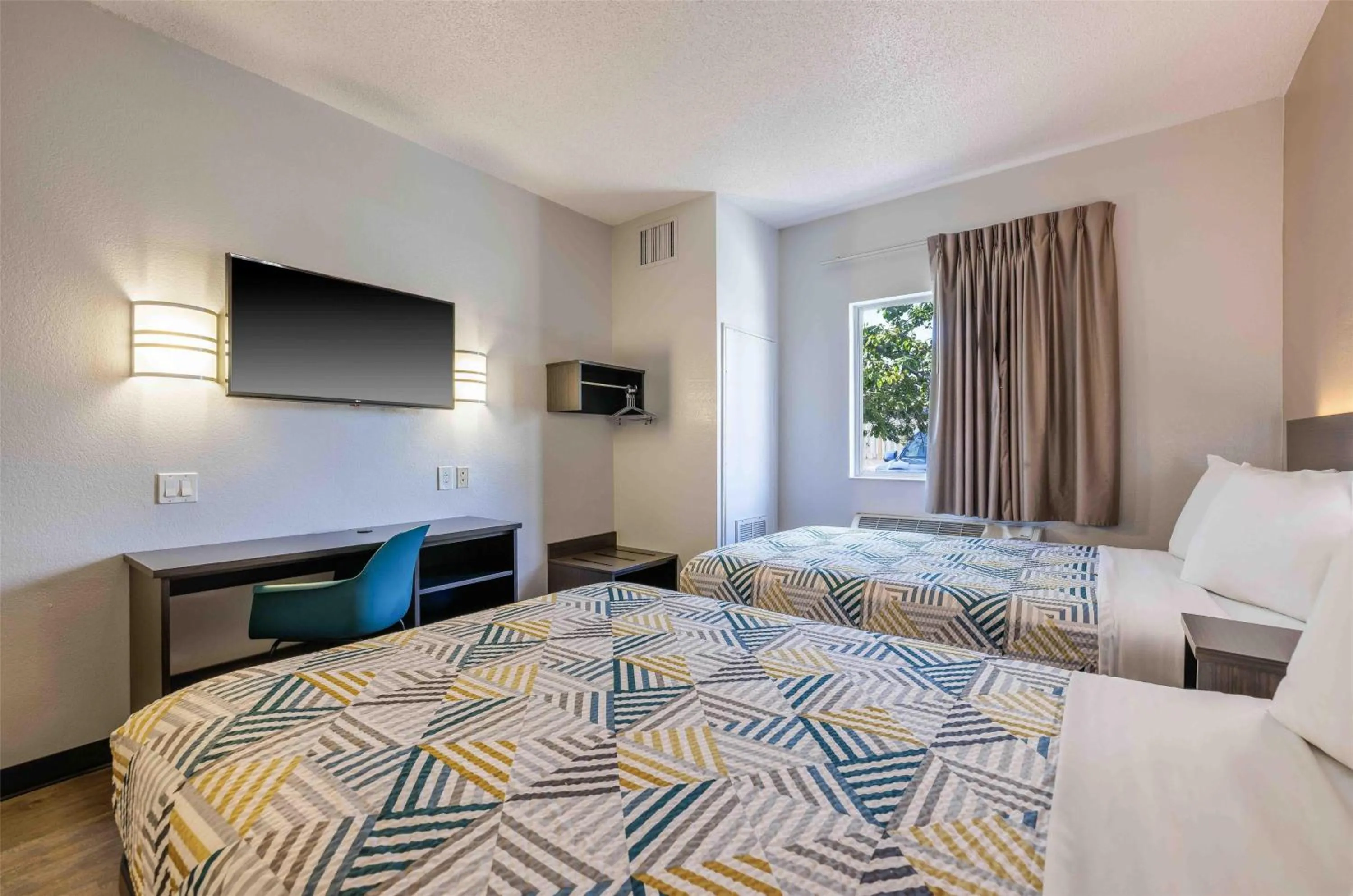 Bedroom, Bed in Motel 6-Albuquerque, NM - North