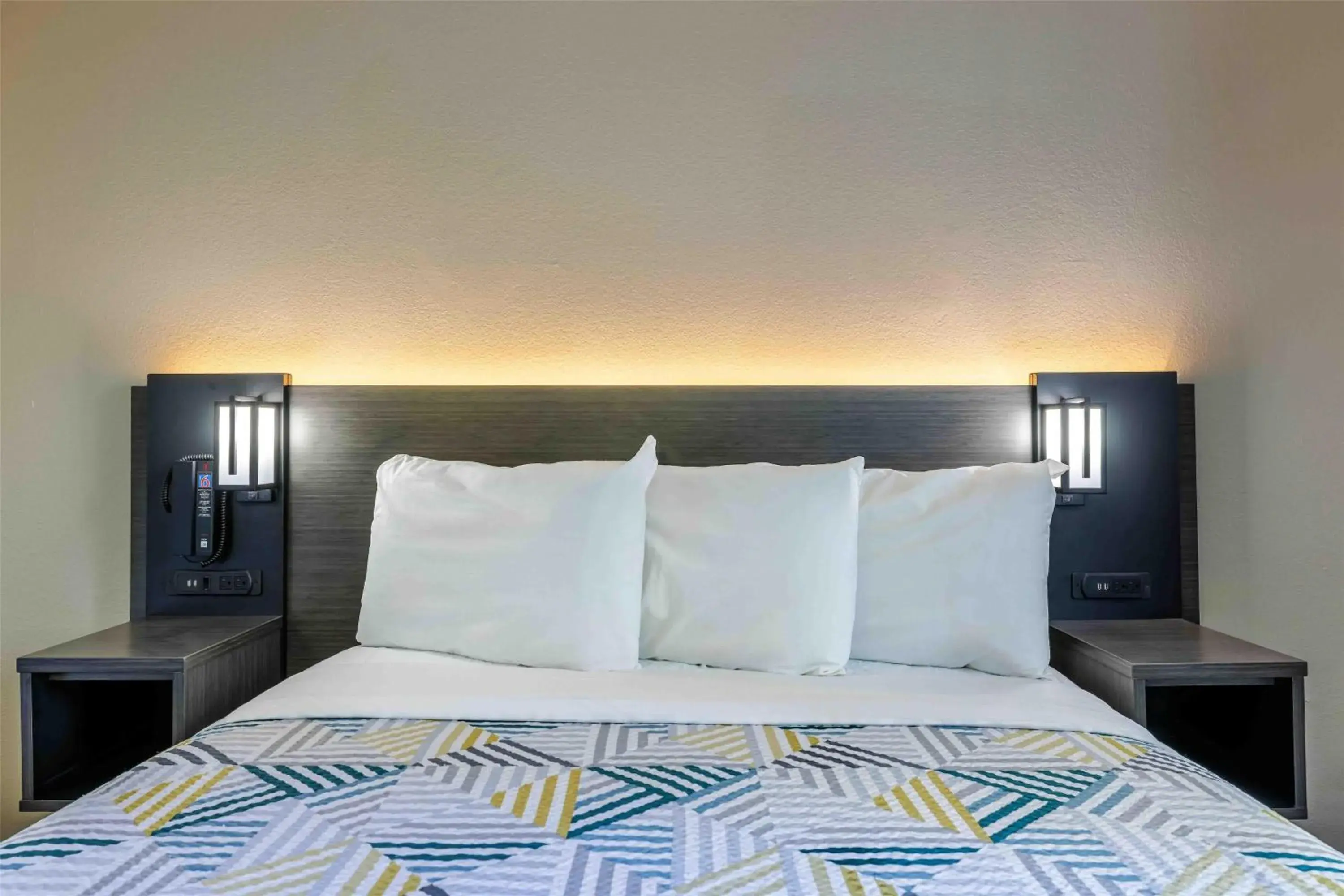 Bedroom, Bed in Motel 6-Albuquerque, NM - North Bedroom, Bed in Motel 6-Albuquerque, NM - North