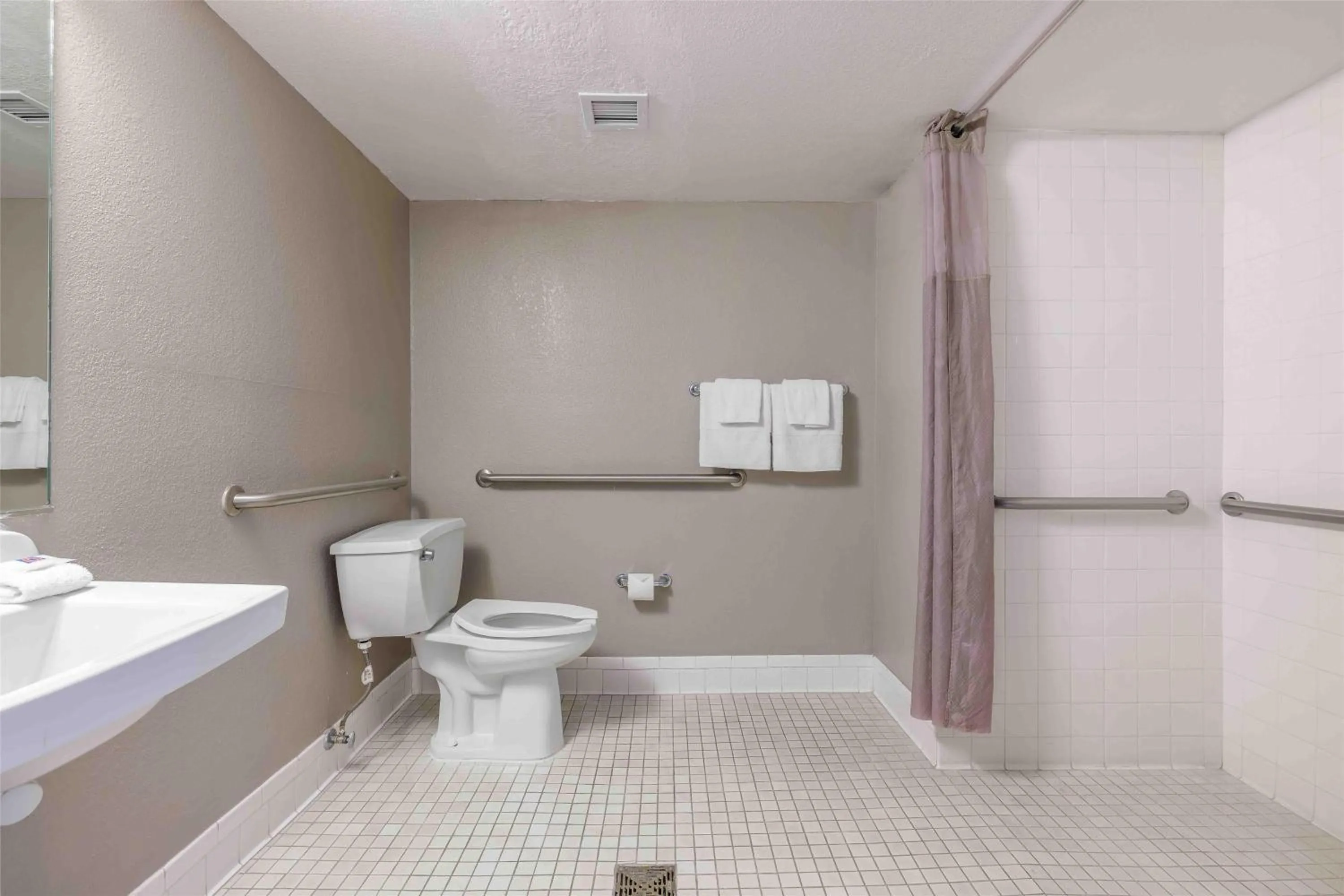 Bathroom in Motel 6-Albuquerque, NM - North