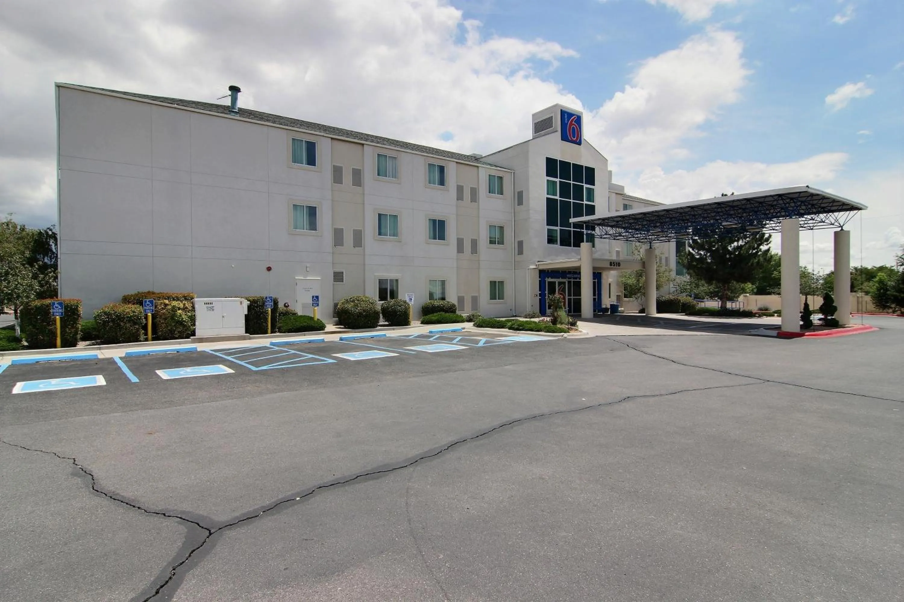 Property building in Motel 6-Albuquerque, NM - North