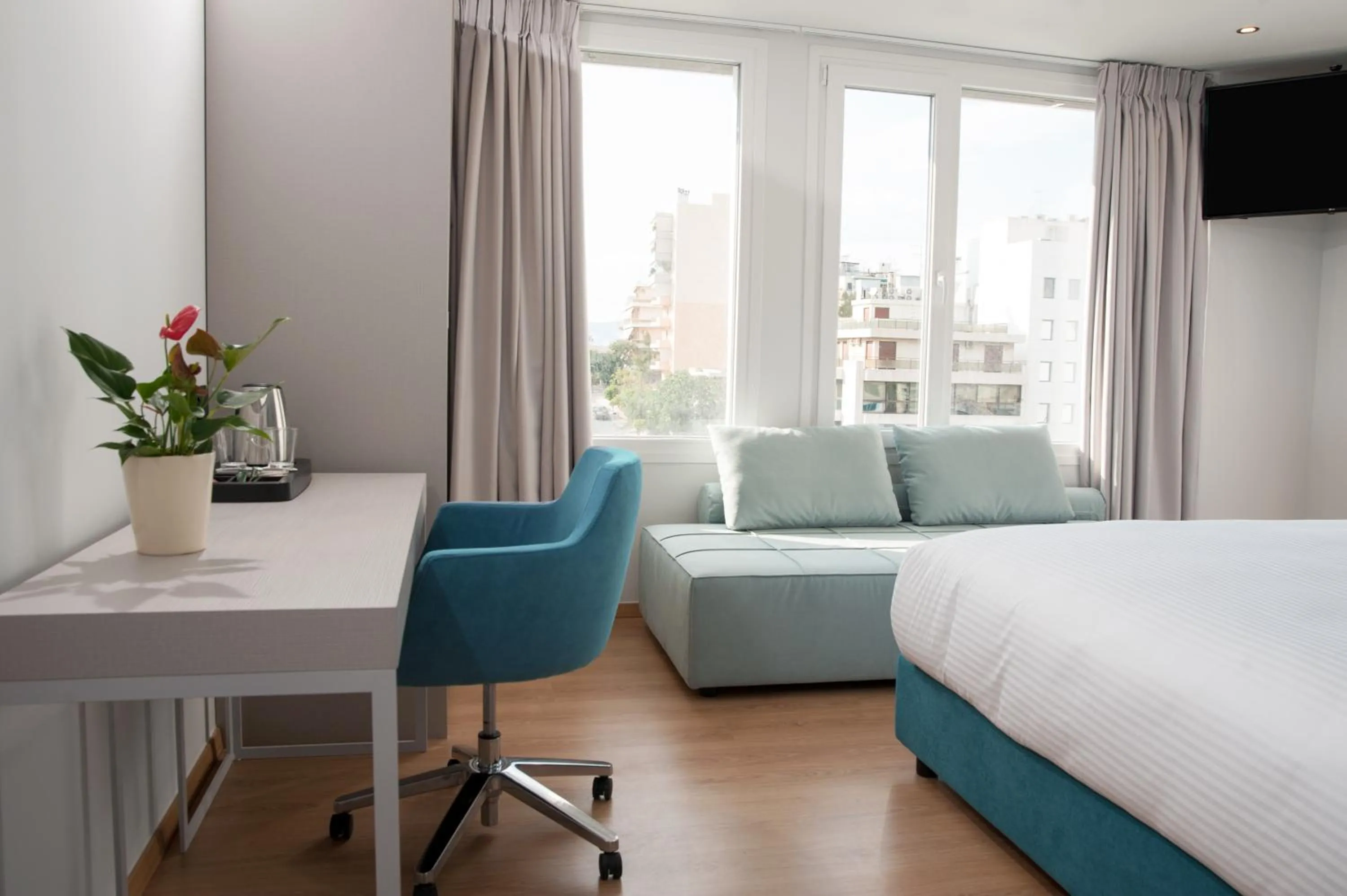 Bedroom, Bed in Athenaeum Smart Hotel